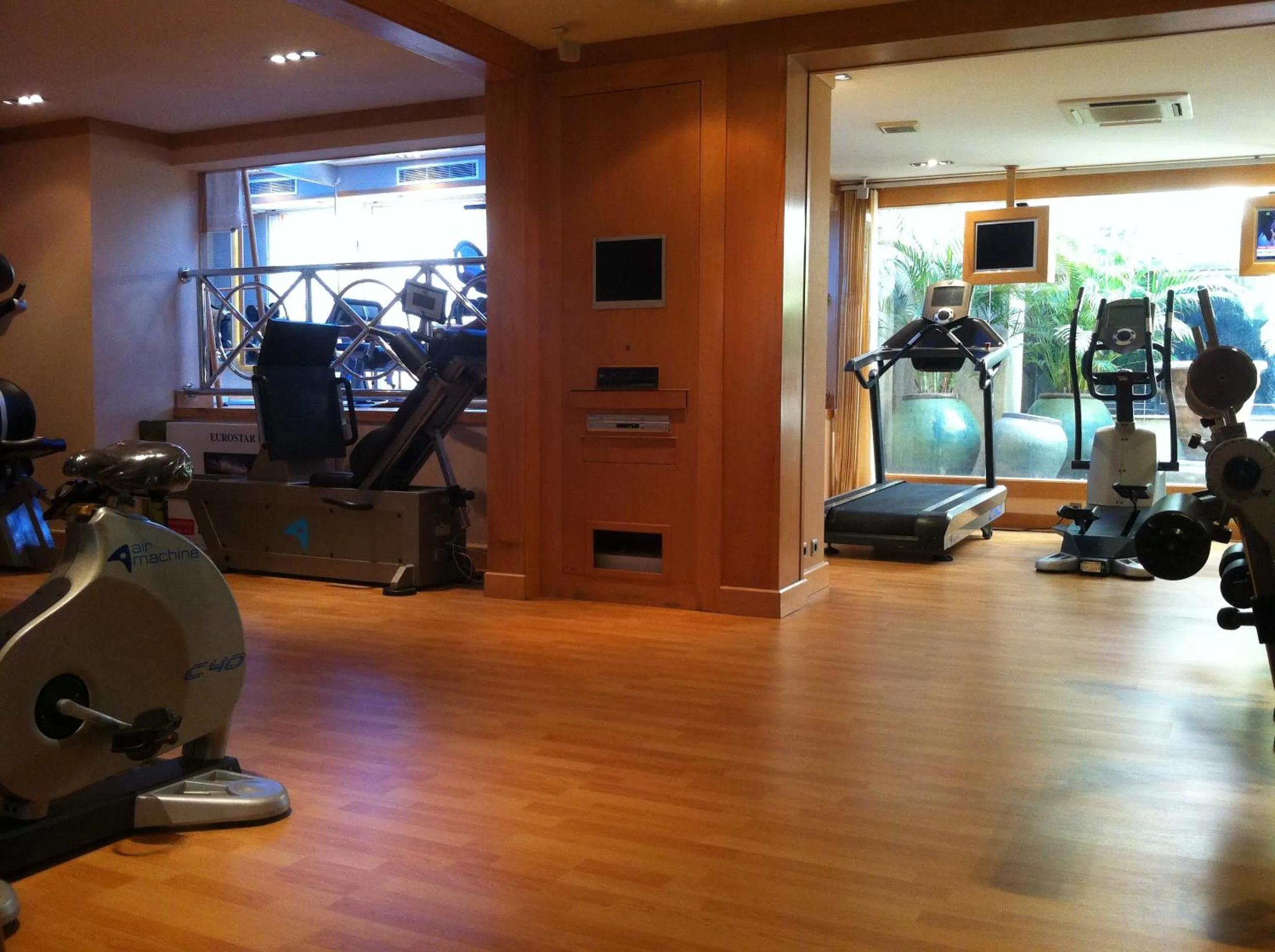 Spa and wellness centre/facilities, Fitness Center/Facilities in Issham Hotel