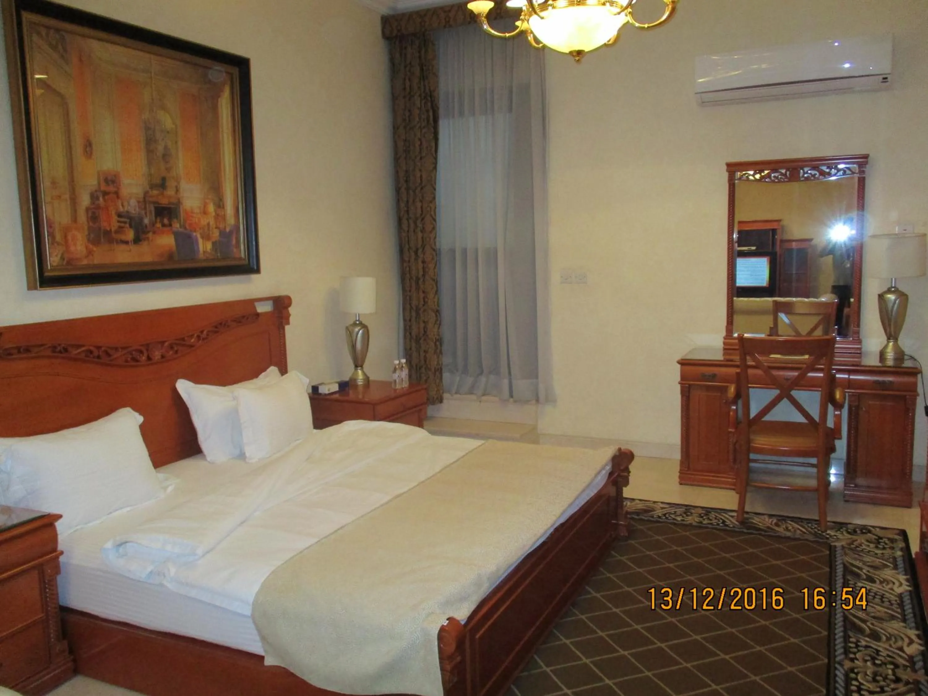 Bedroom, Bed in Issham Hotel