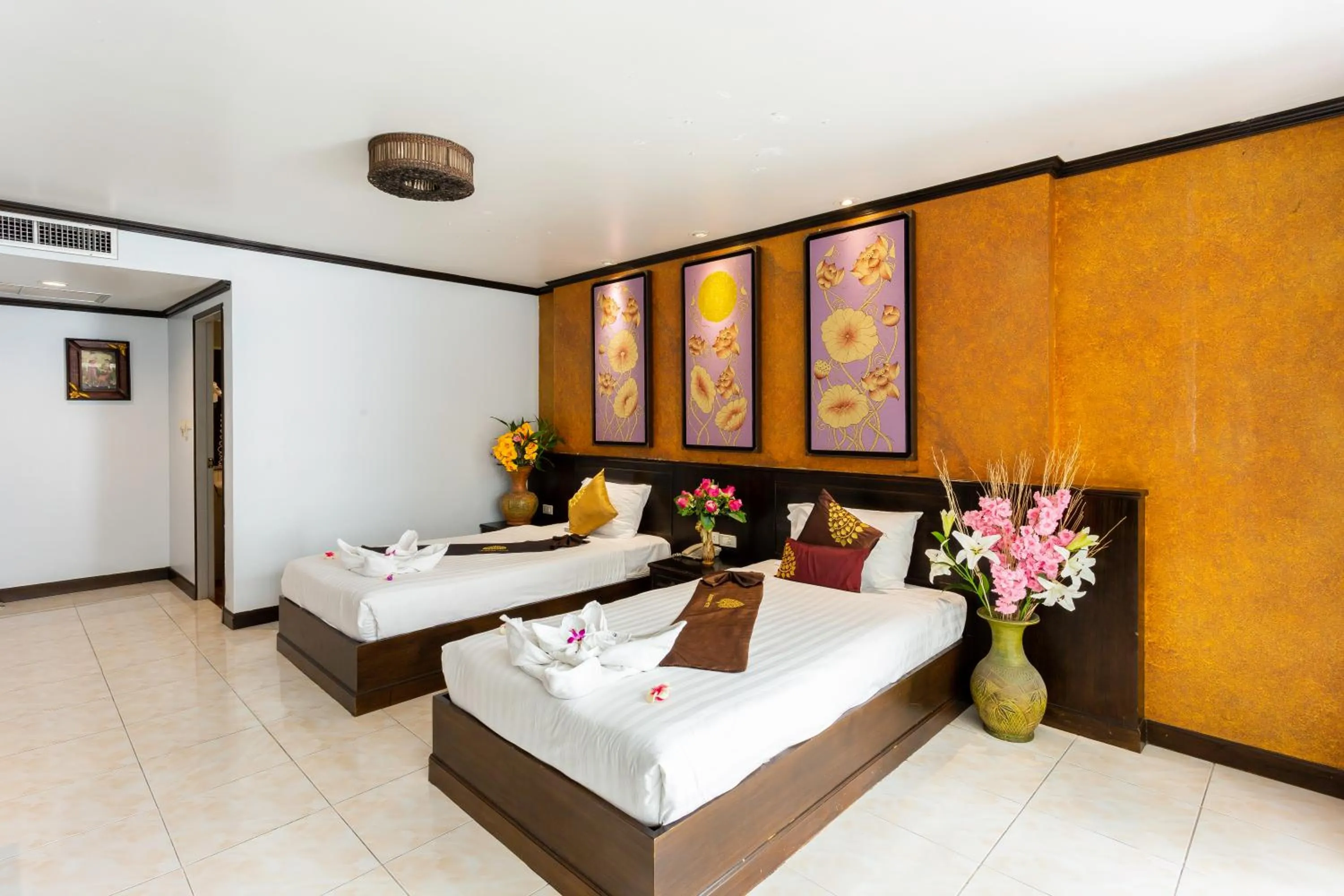 Tanawan Phuket Hotel