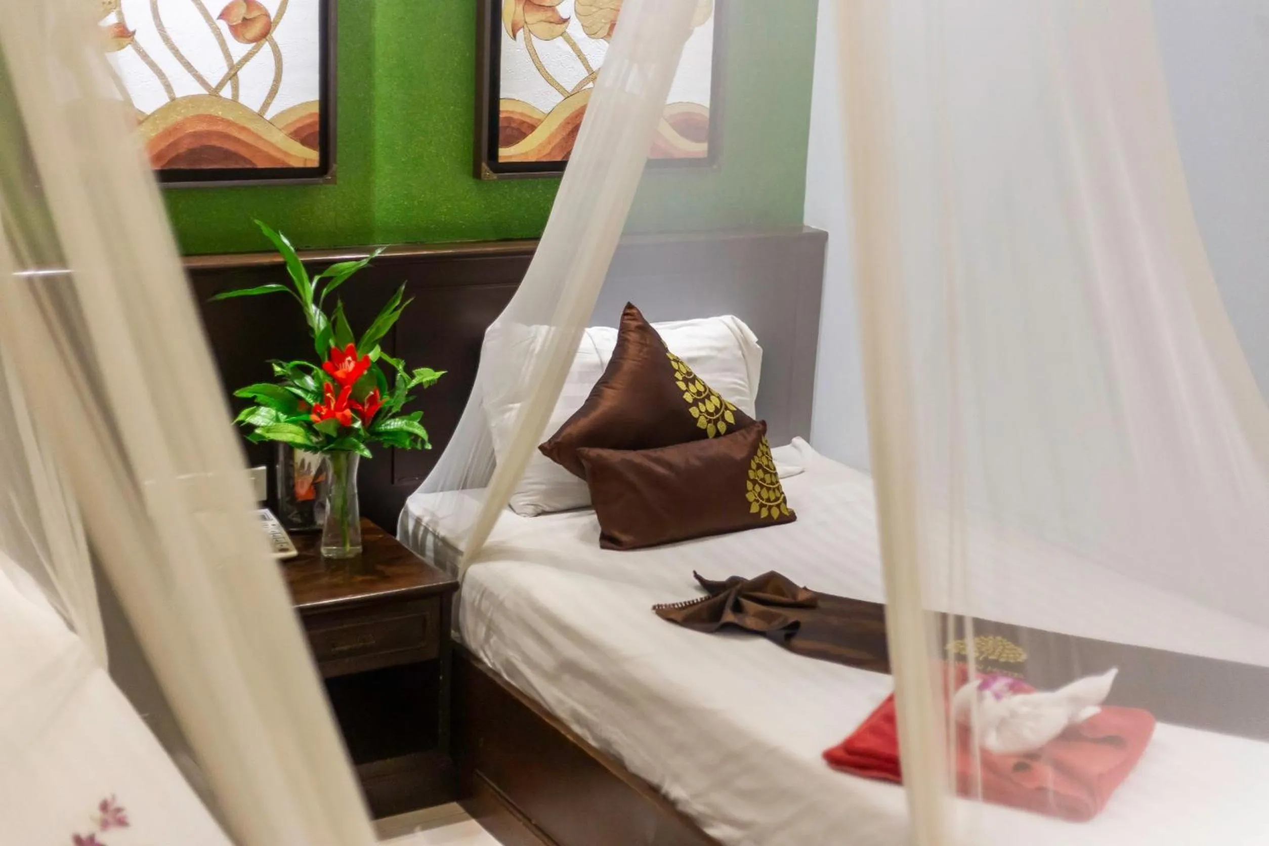 Tanawan Phuket Hotel