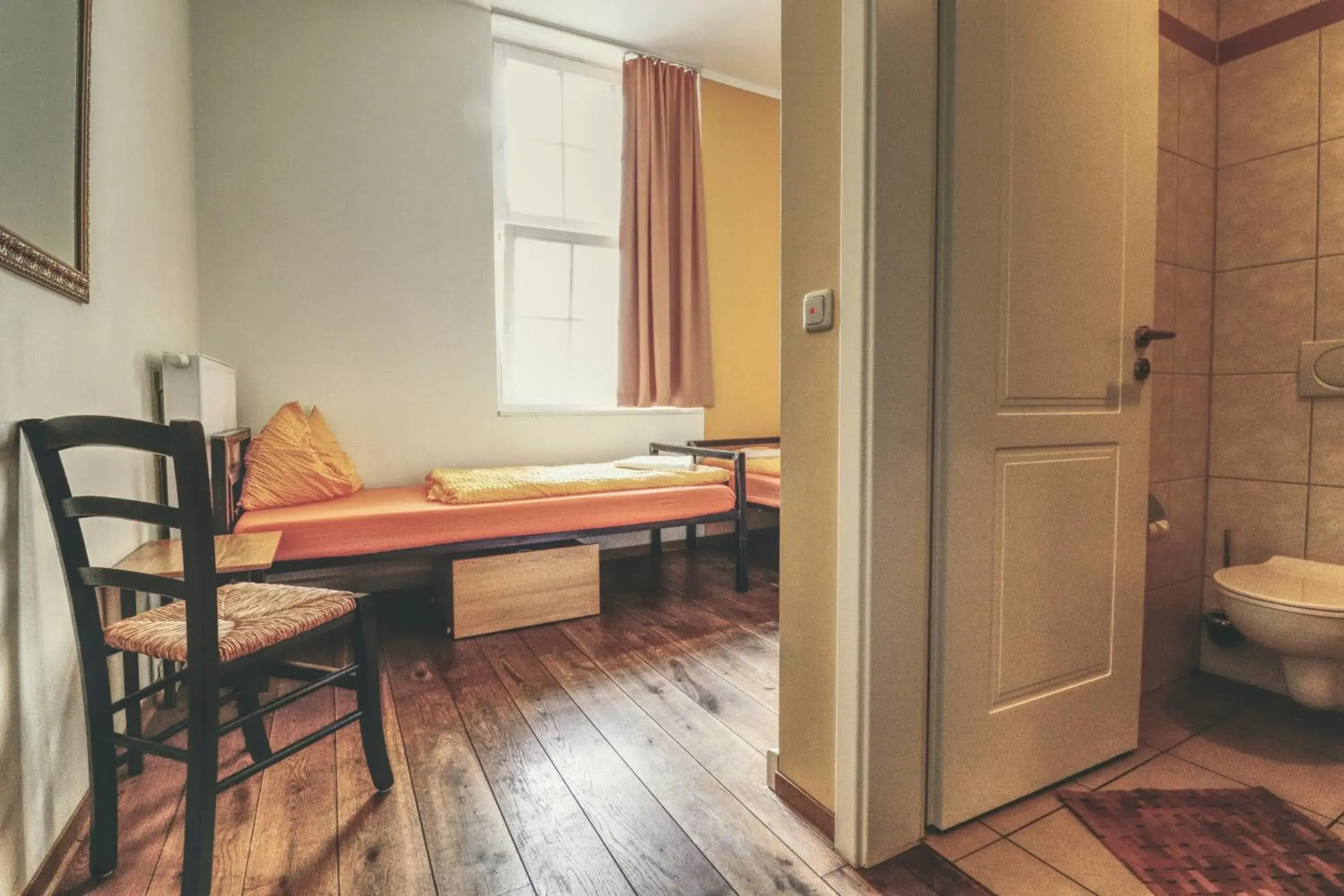 Twin Room with Bathroom in OPERA Hostel Twin Room with Bathroom in OPERA Hostel