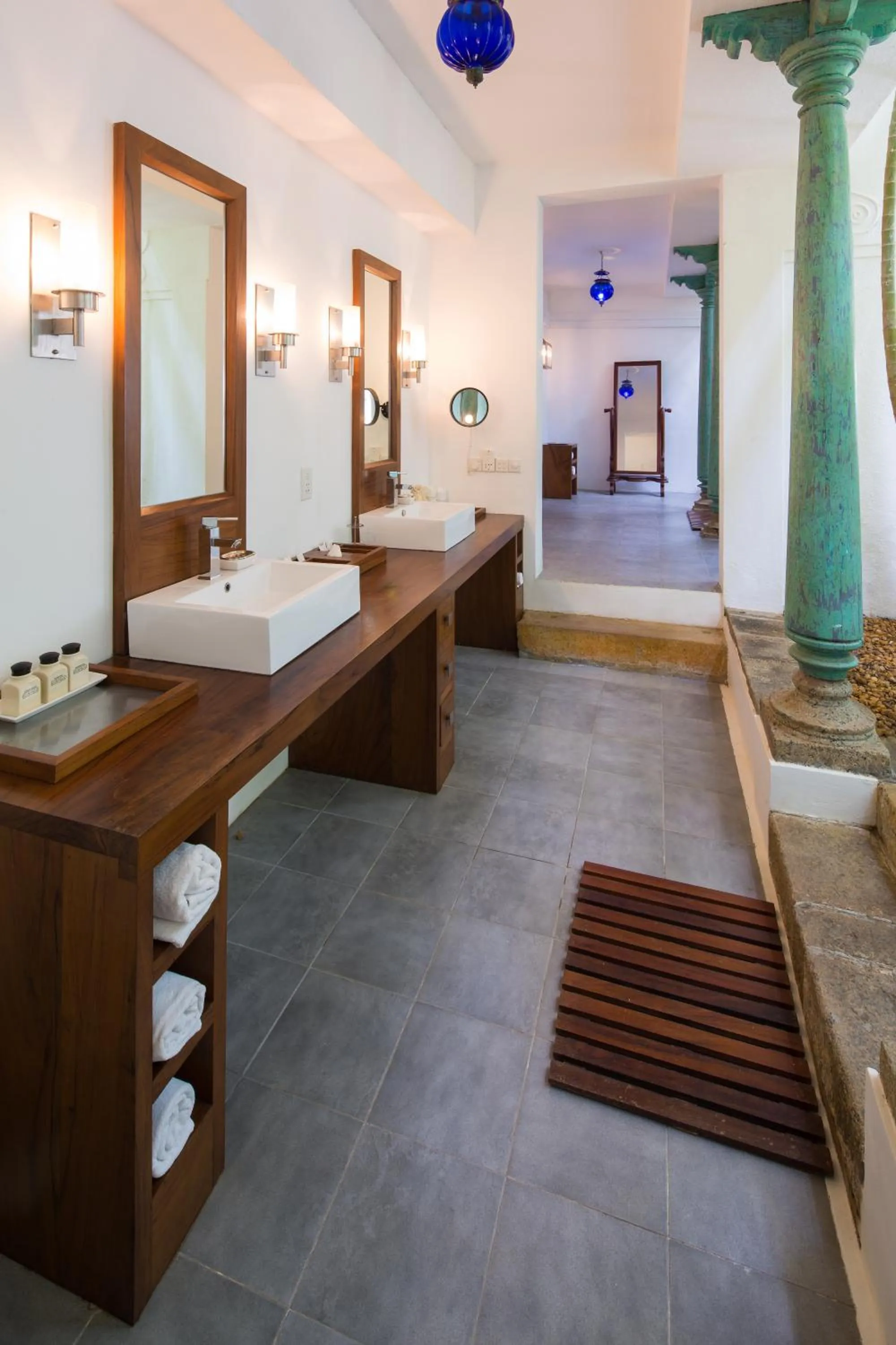 Bathroom, Bed in Club Villa