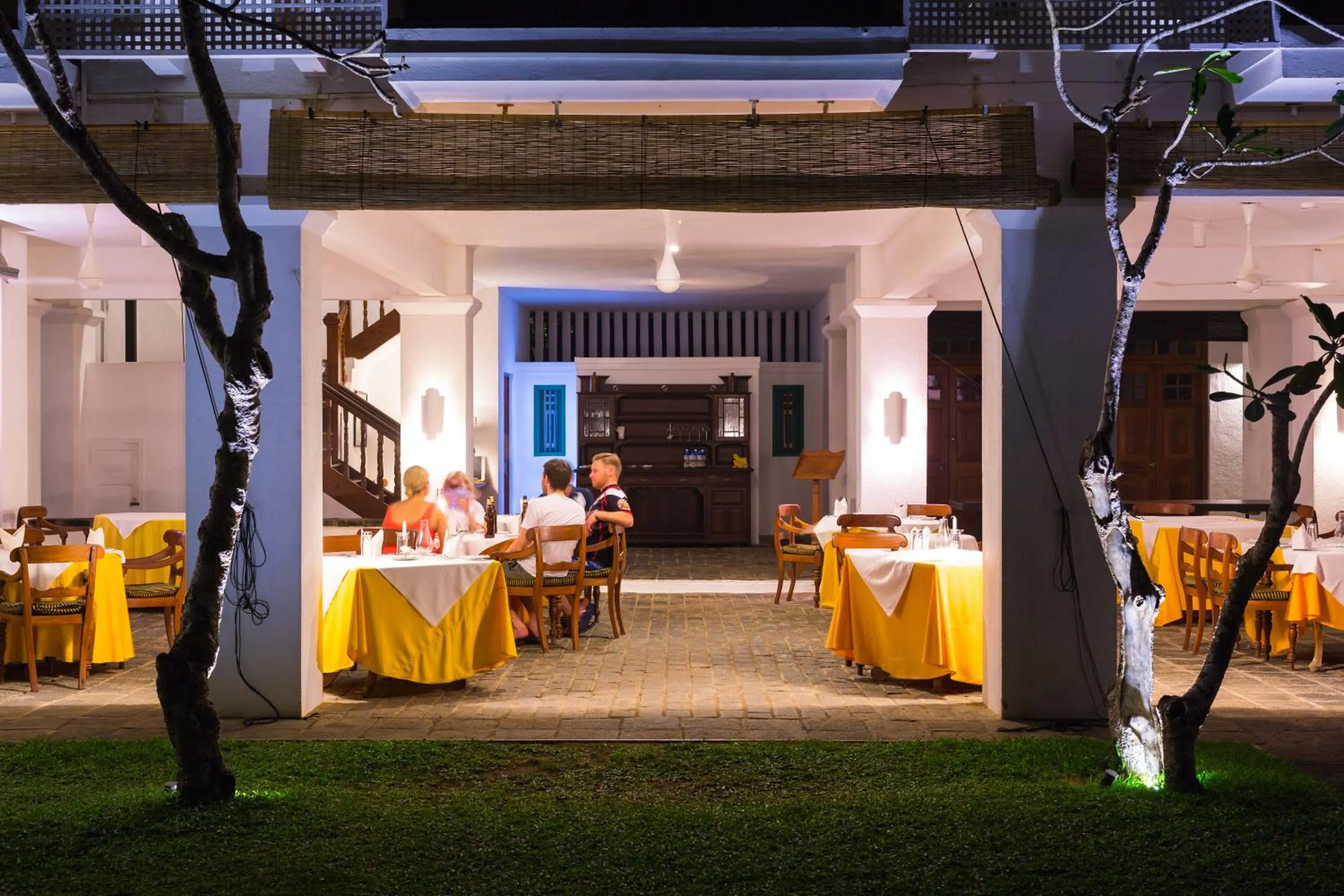 Restaurant/places to eat in Club Villa