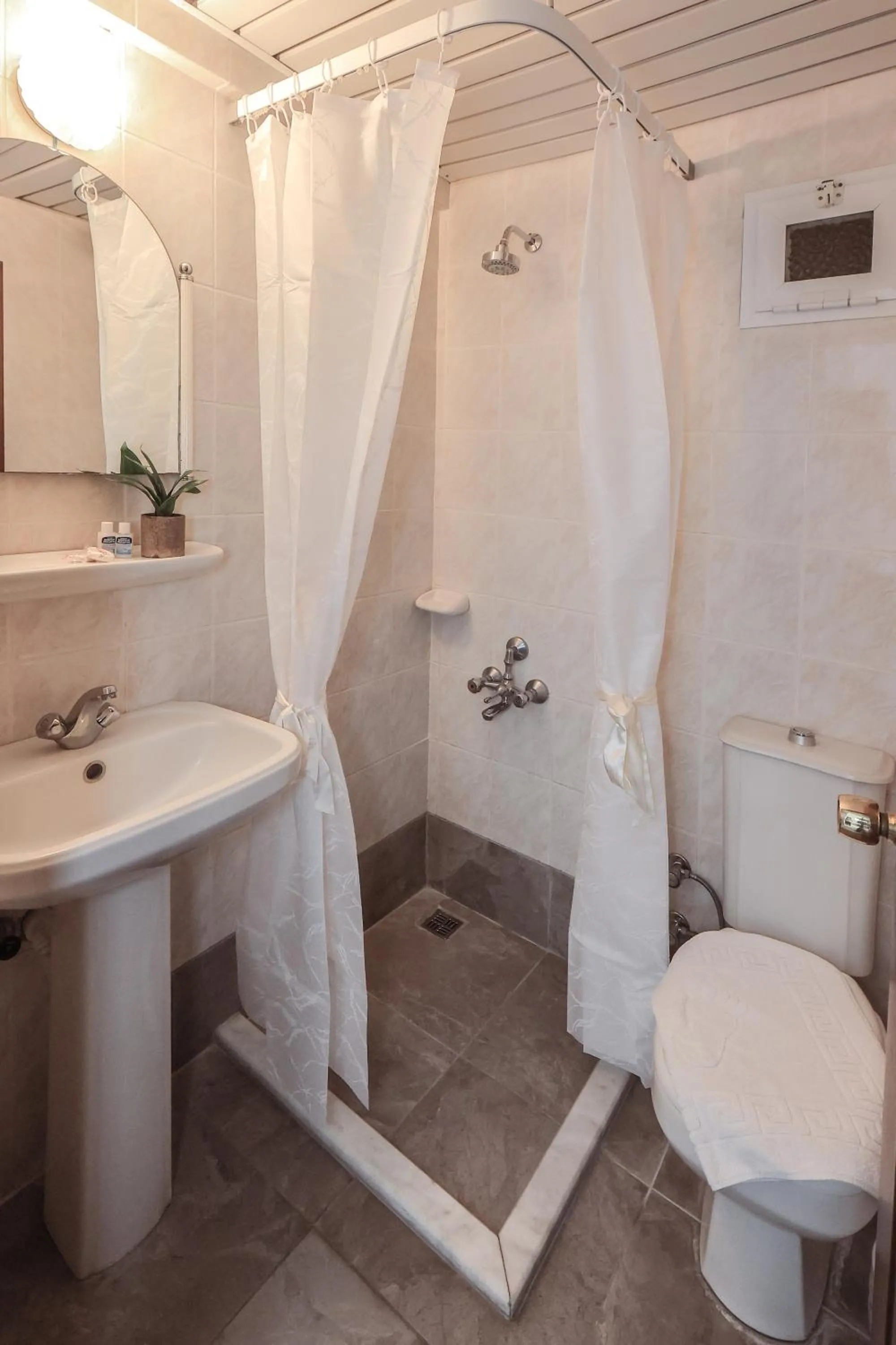 Bathroom in Marmaris Liman Apart