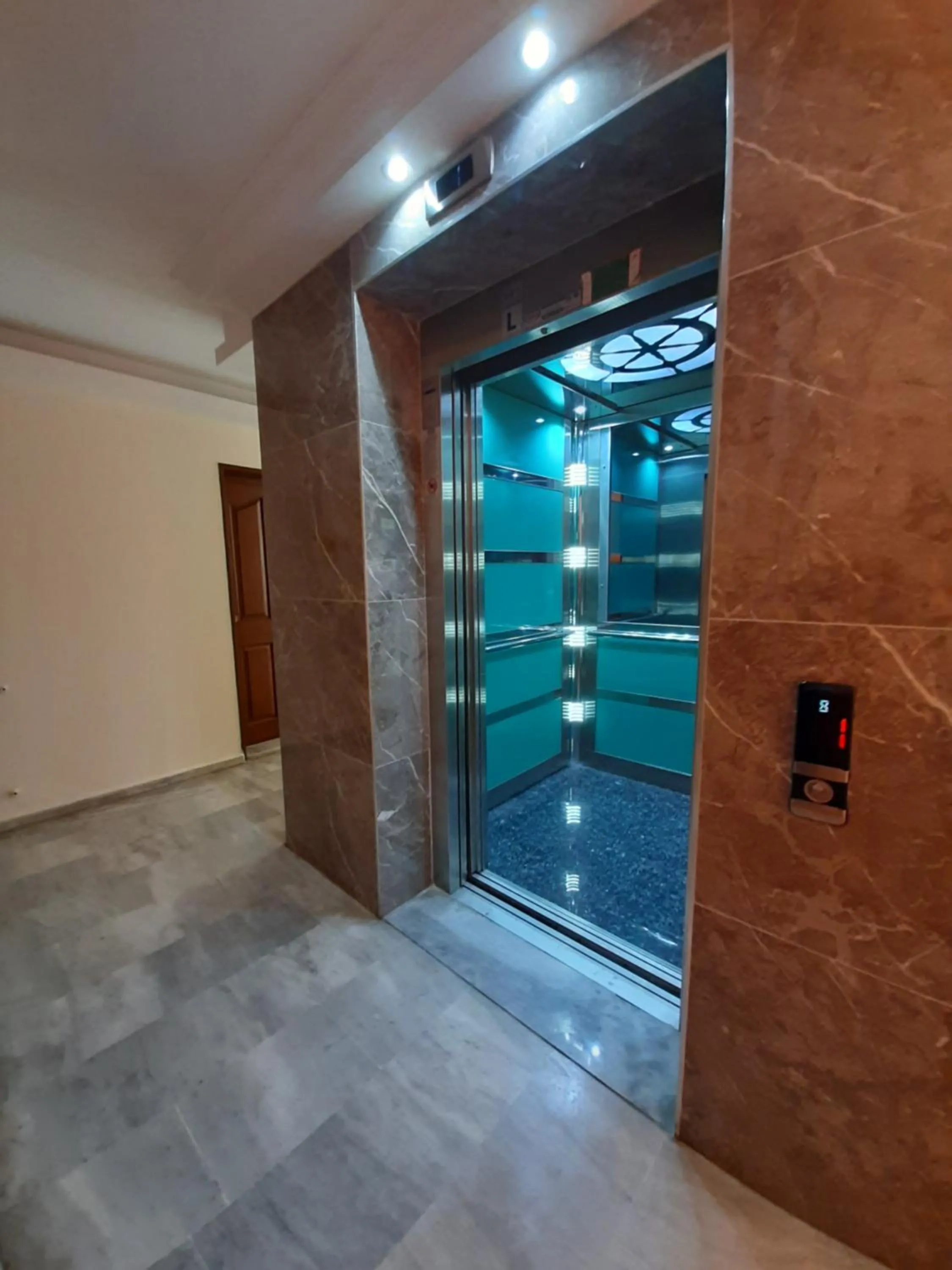 elevator in Marmaris Liman Apart
