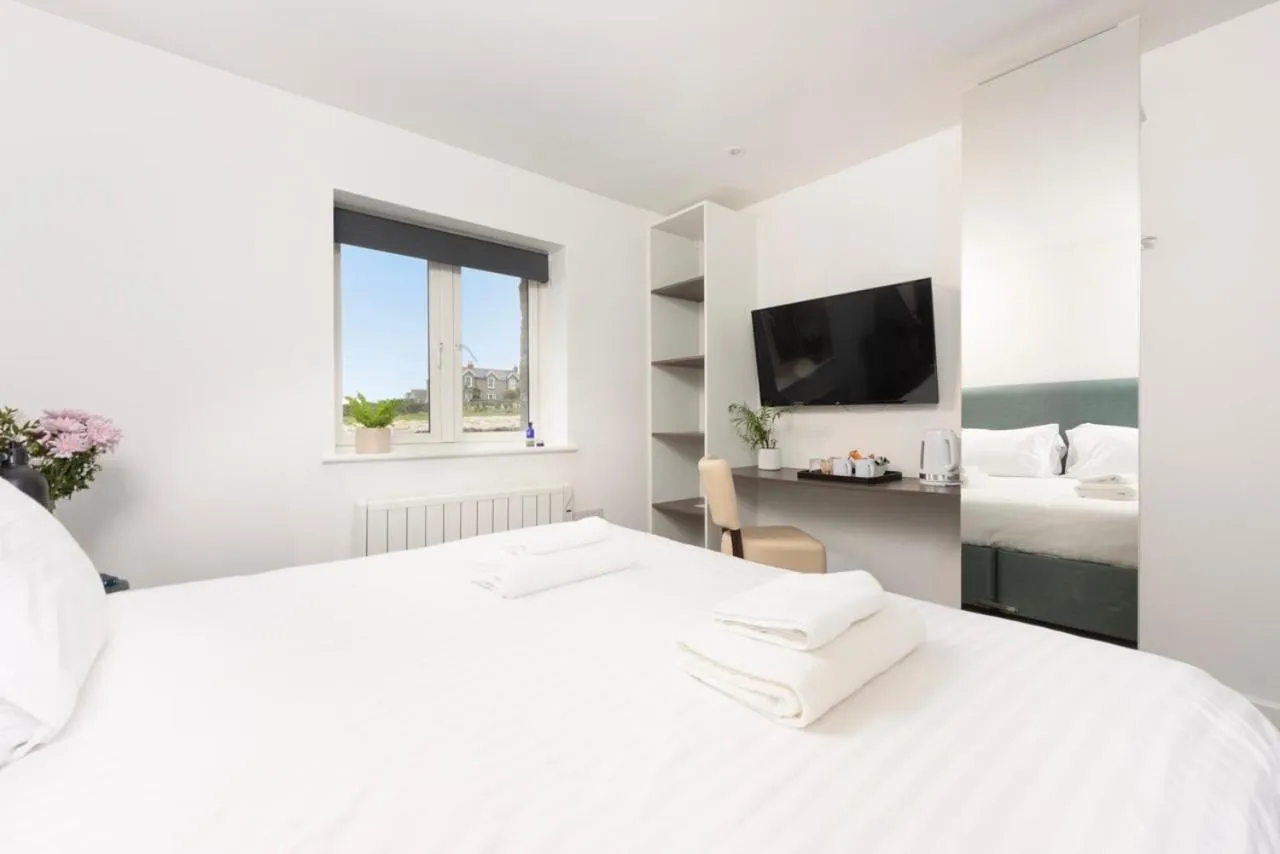 Bed in Cape Cornwall Club