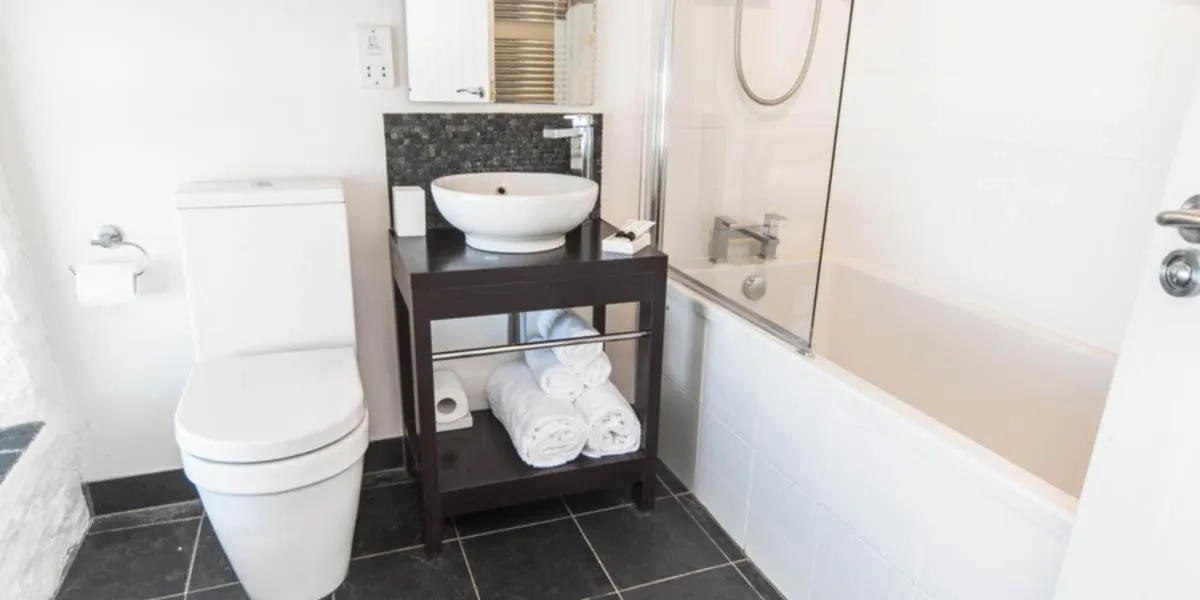 Bathroom in Cape Cornwall Club