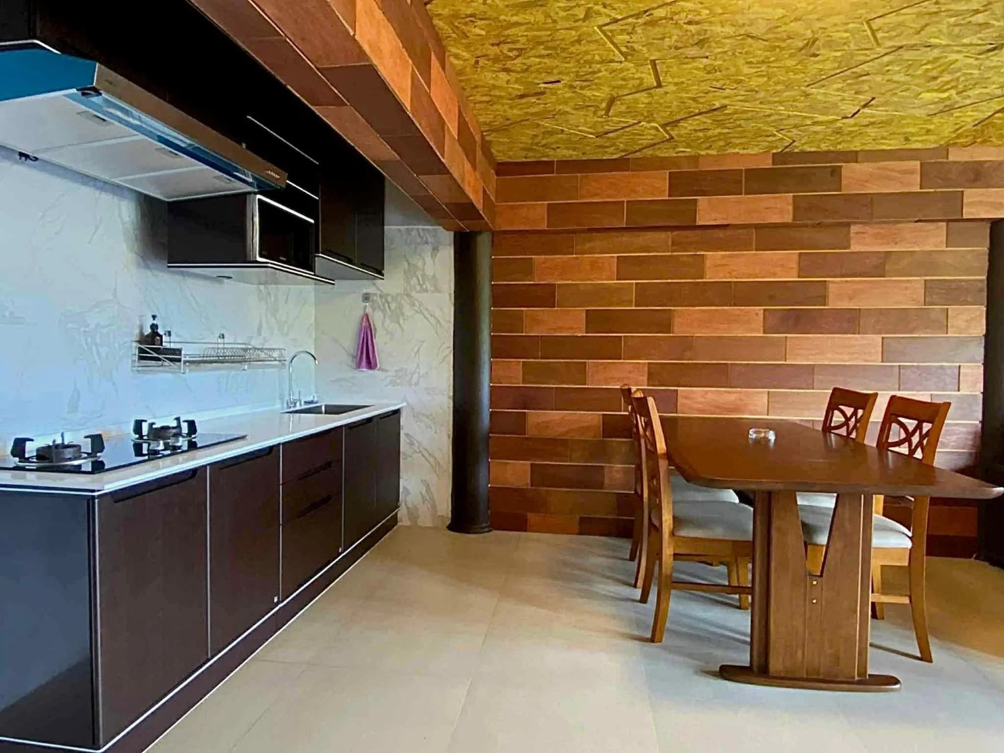Kitchen or kitchenette in Puteri Lanta Family Villas