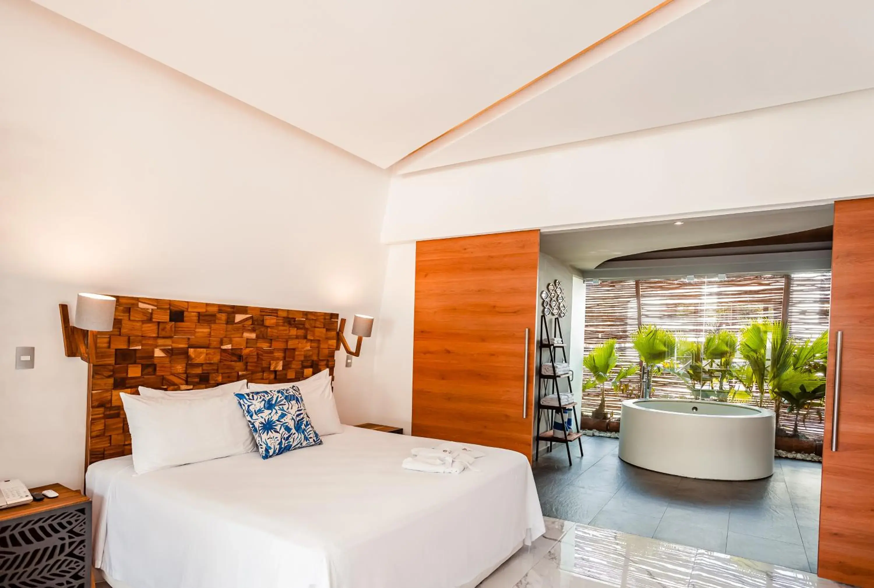 Deluxe Suite - single occupancy in Mia Bacalar Luxury Resort & Spa Deluxe Suite - single occupancy in Mia Bacalar Luxury Resort & Spa