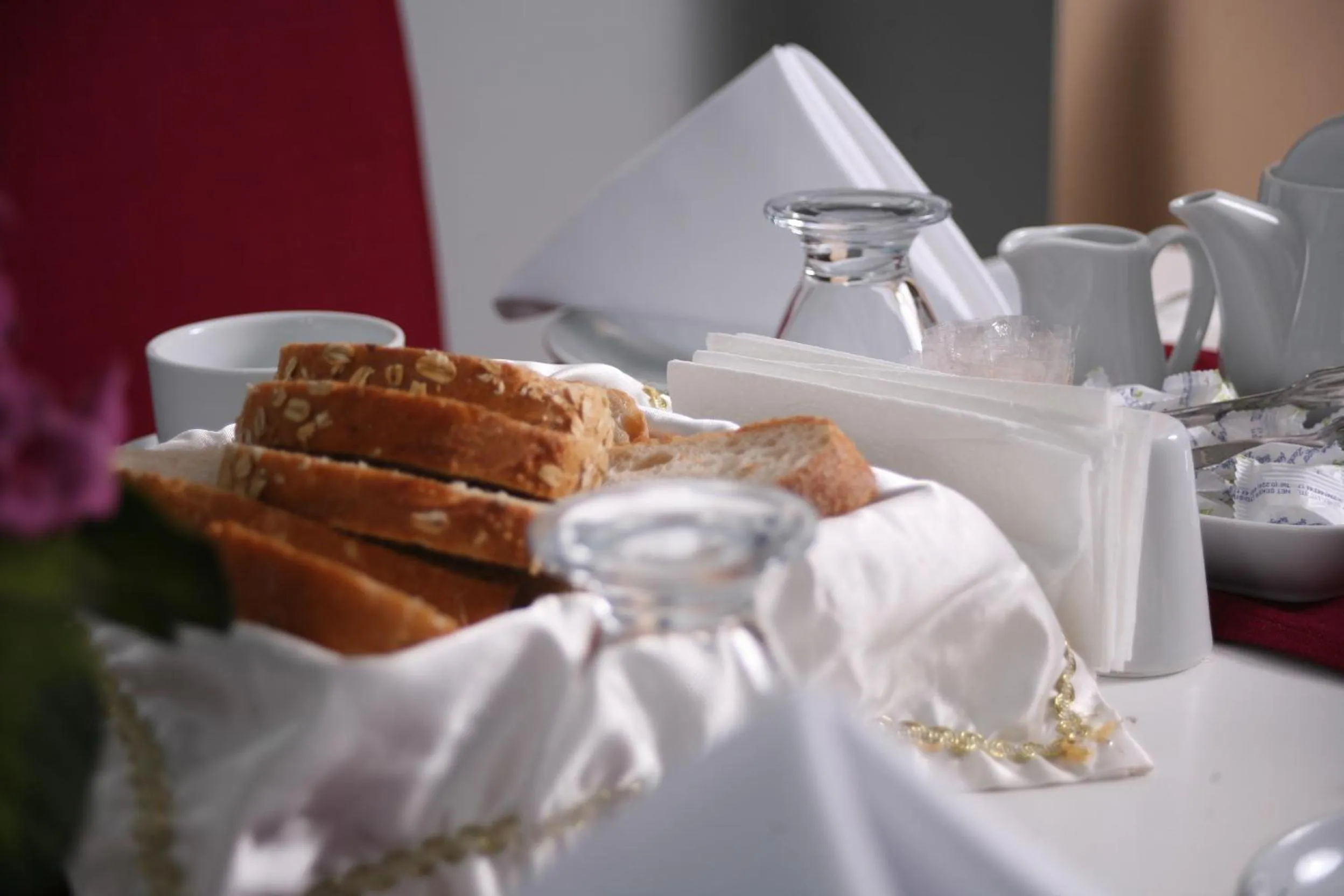 Restaurant/places to eat in Formback Thermal Suit & Apart