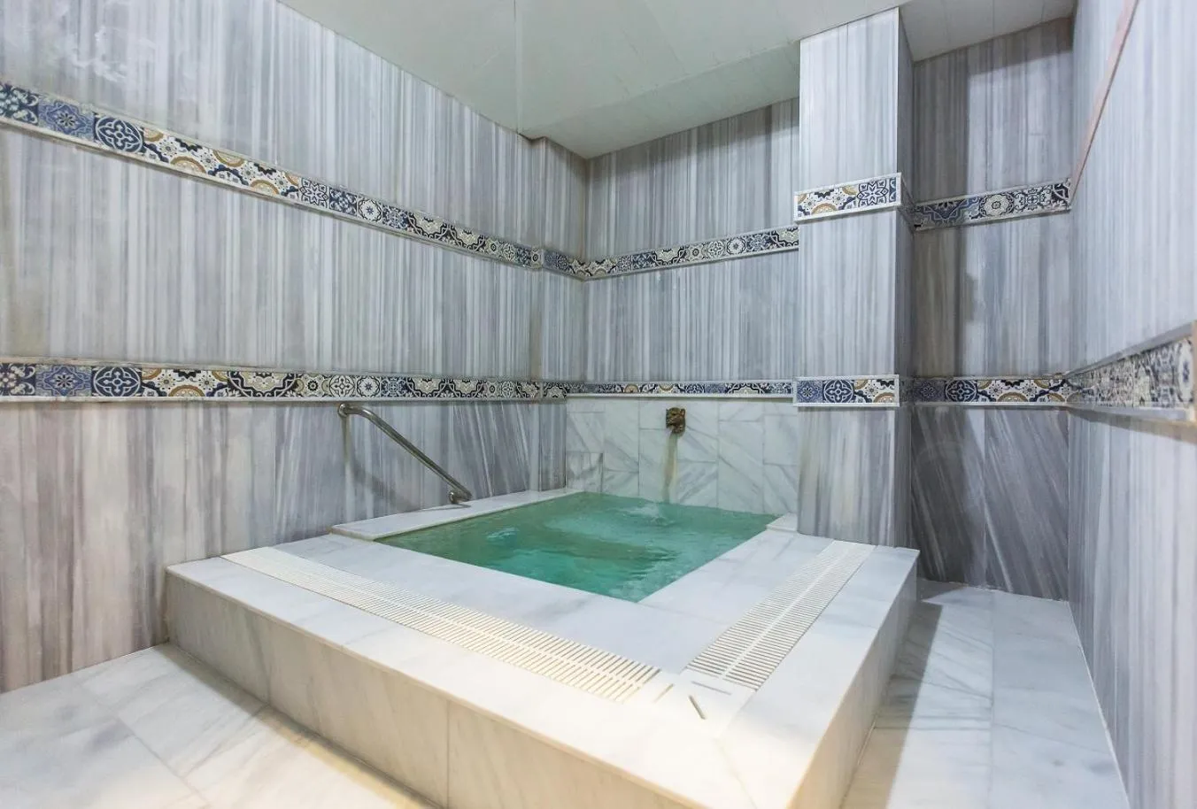 Activities, Bed in Formback Thermal Suit & Apart