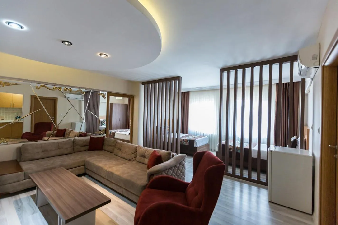 Seating area in Formback Thermal Suit & Apart