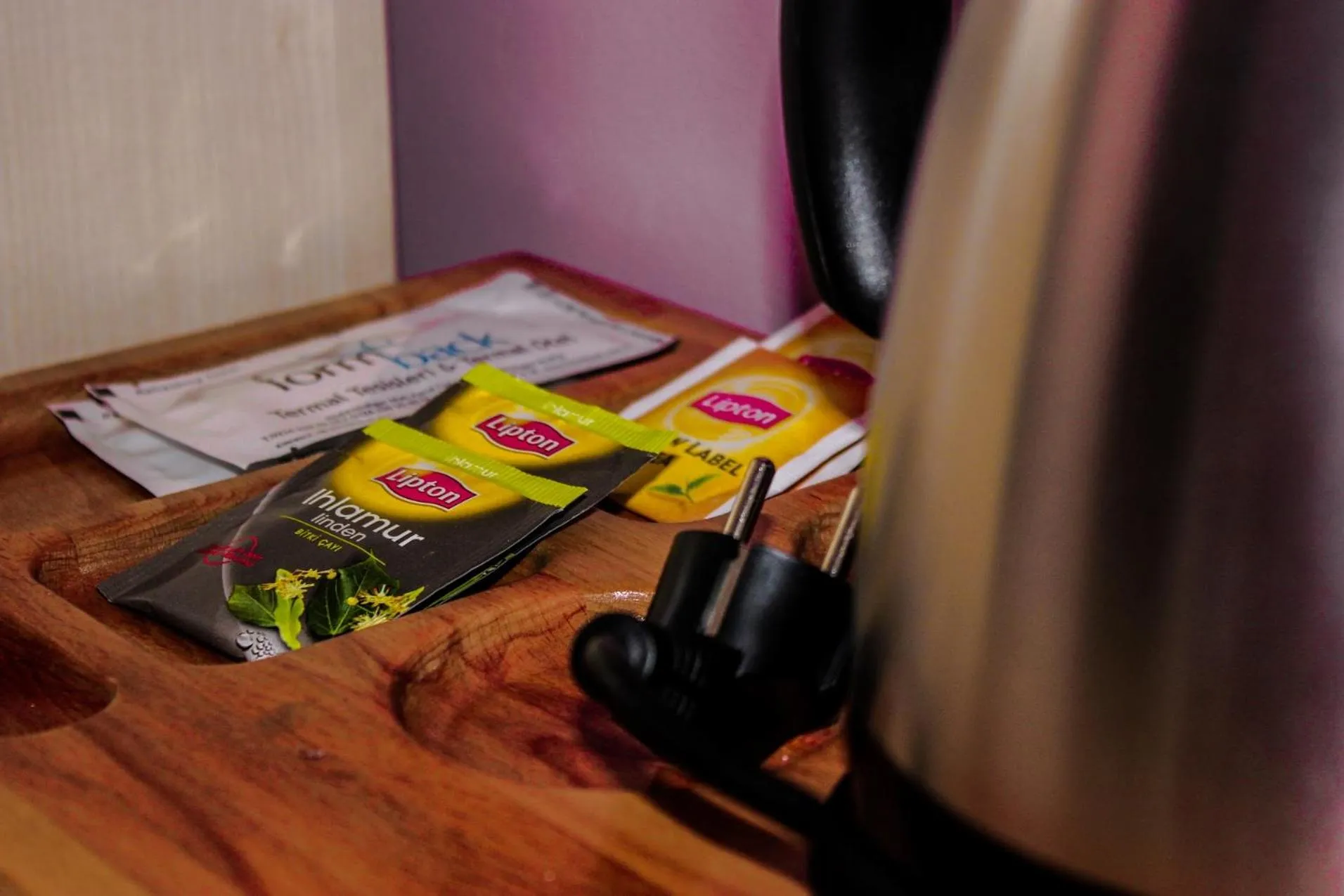 Coffee/tea facilities in Formback Thermal Suit & Apart