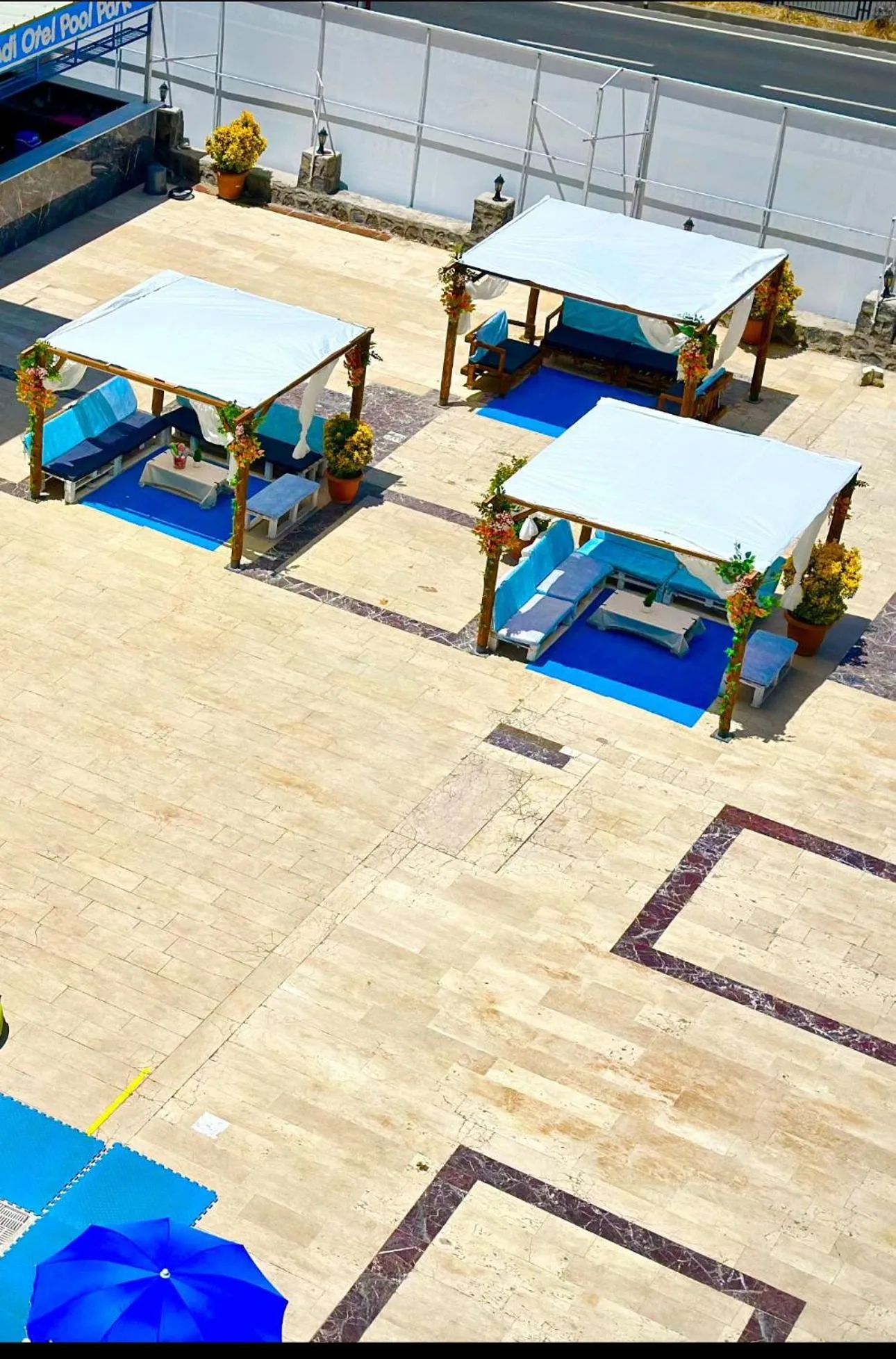 Swimming pool in Malabadi Hotel