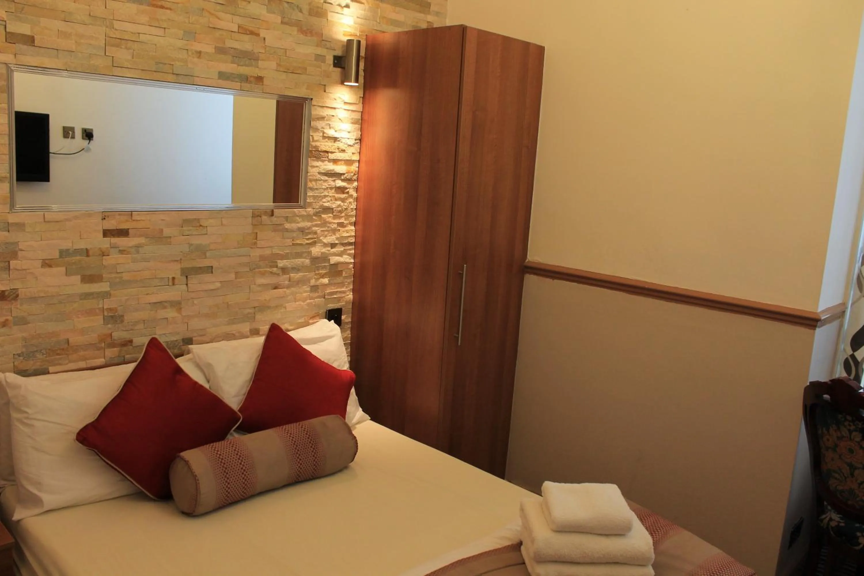 Photo of the whole room, Bed in Skylark Guest House