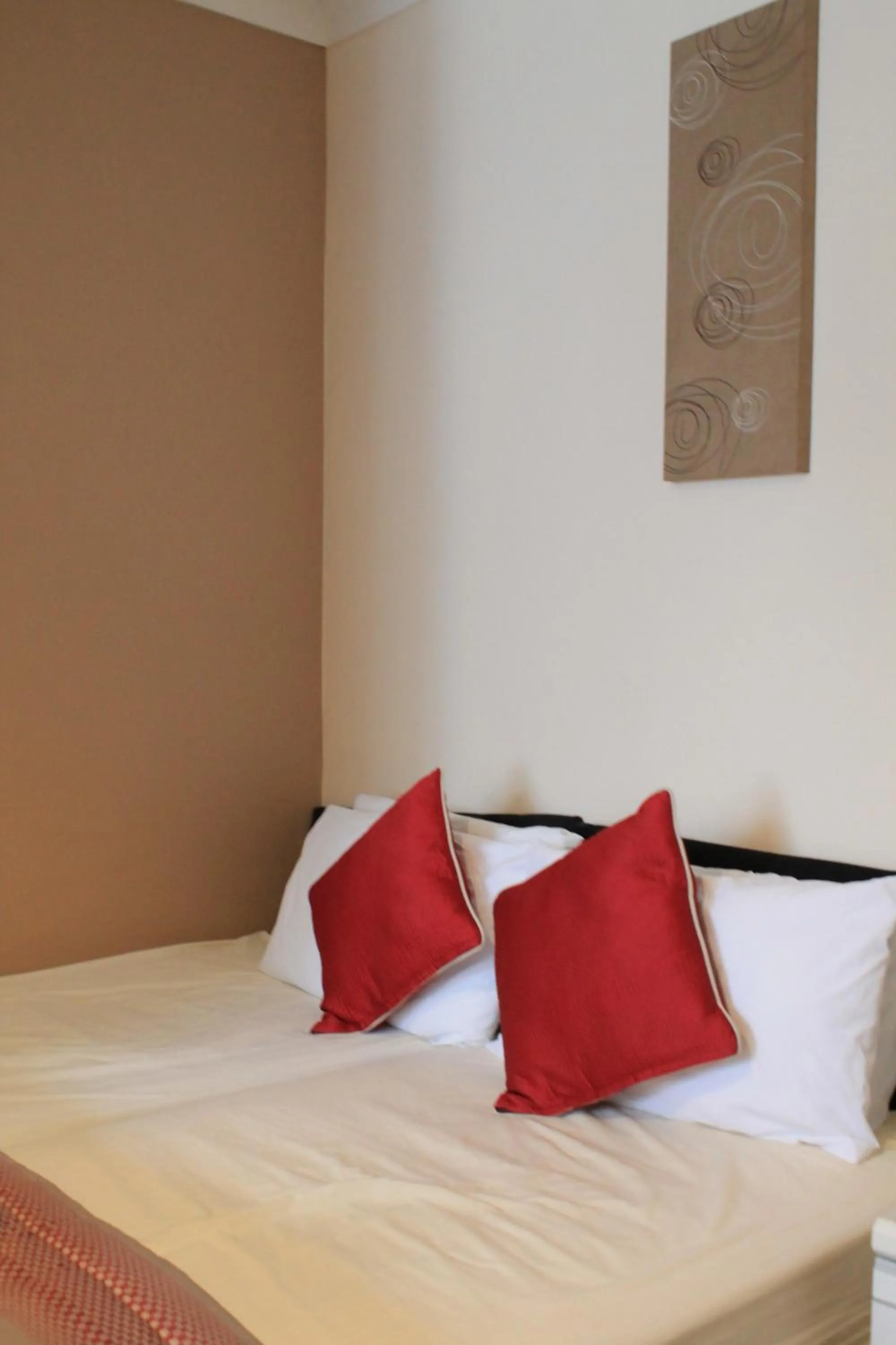 Bed in Skylark Guest House