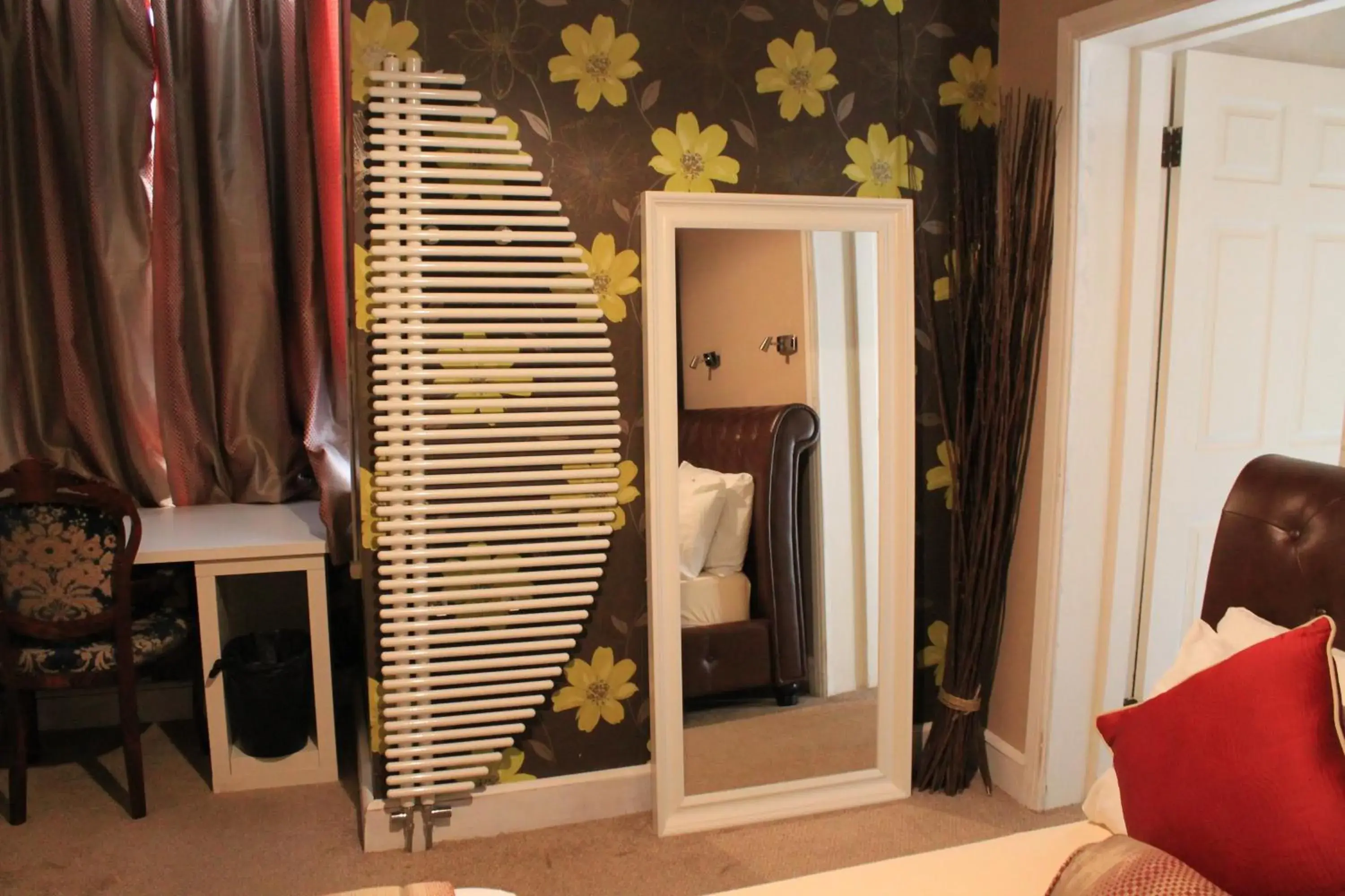 Decorative detail, Bed in Skylark Guest House Decorative detail, Bed in Skylark Guest House