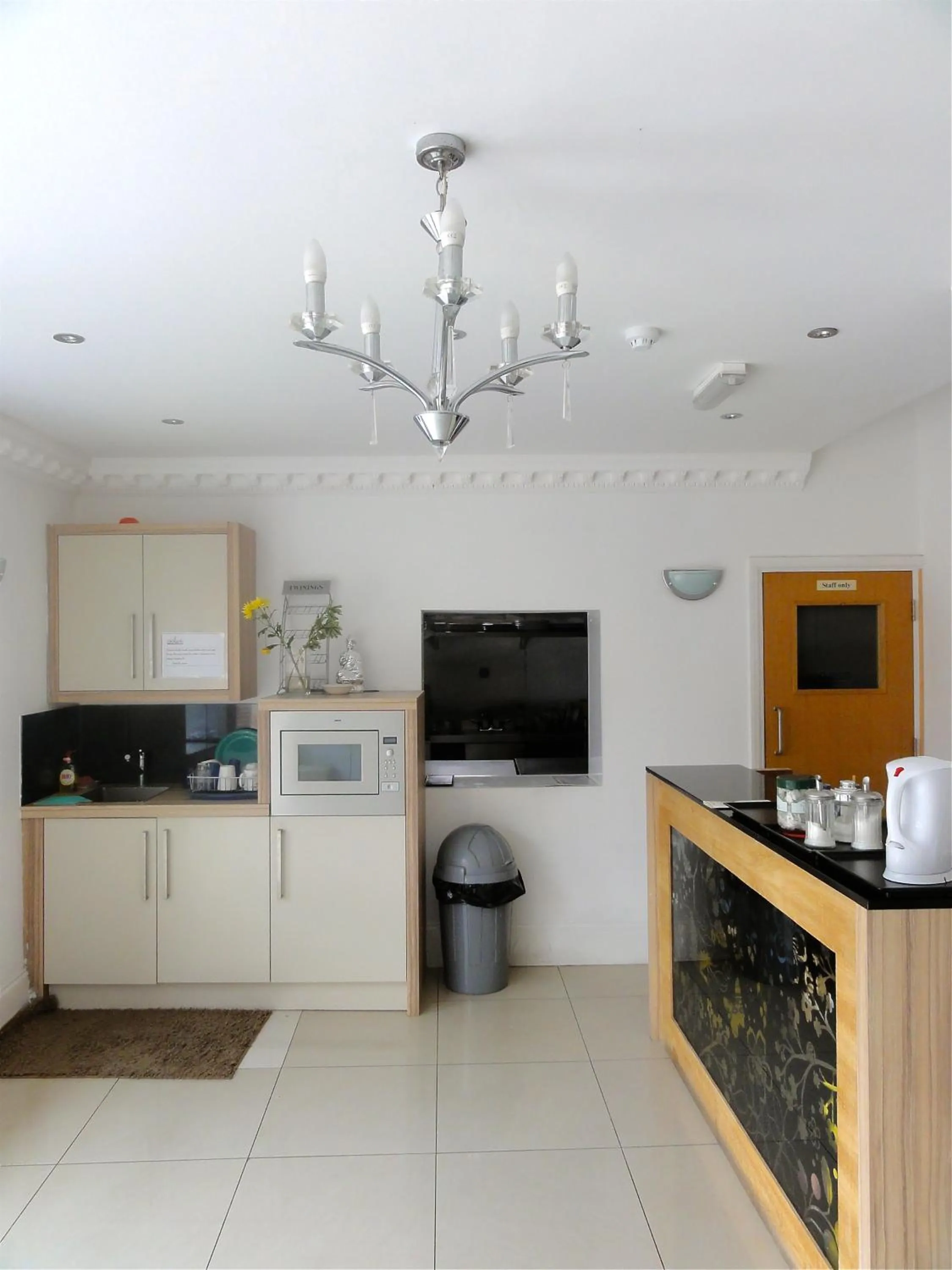 Restaurant/places to eat in Skylark Guest House