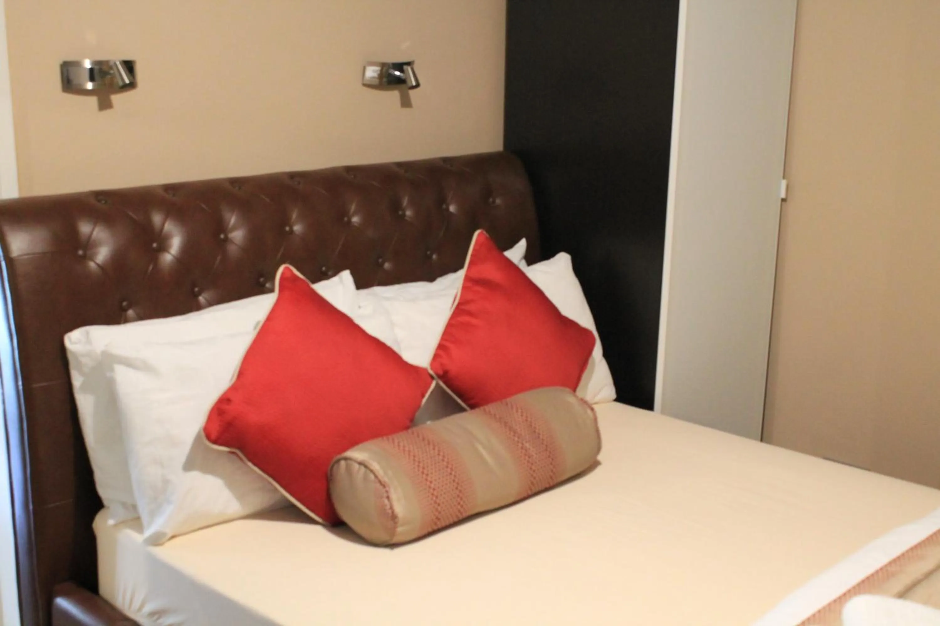 Bed in Skylark Guest House