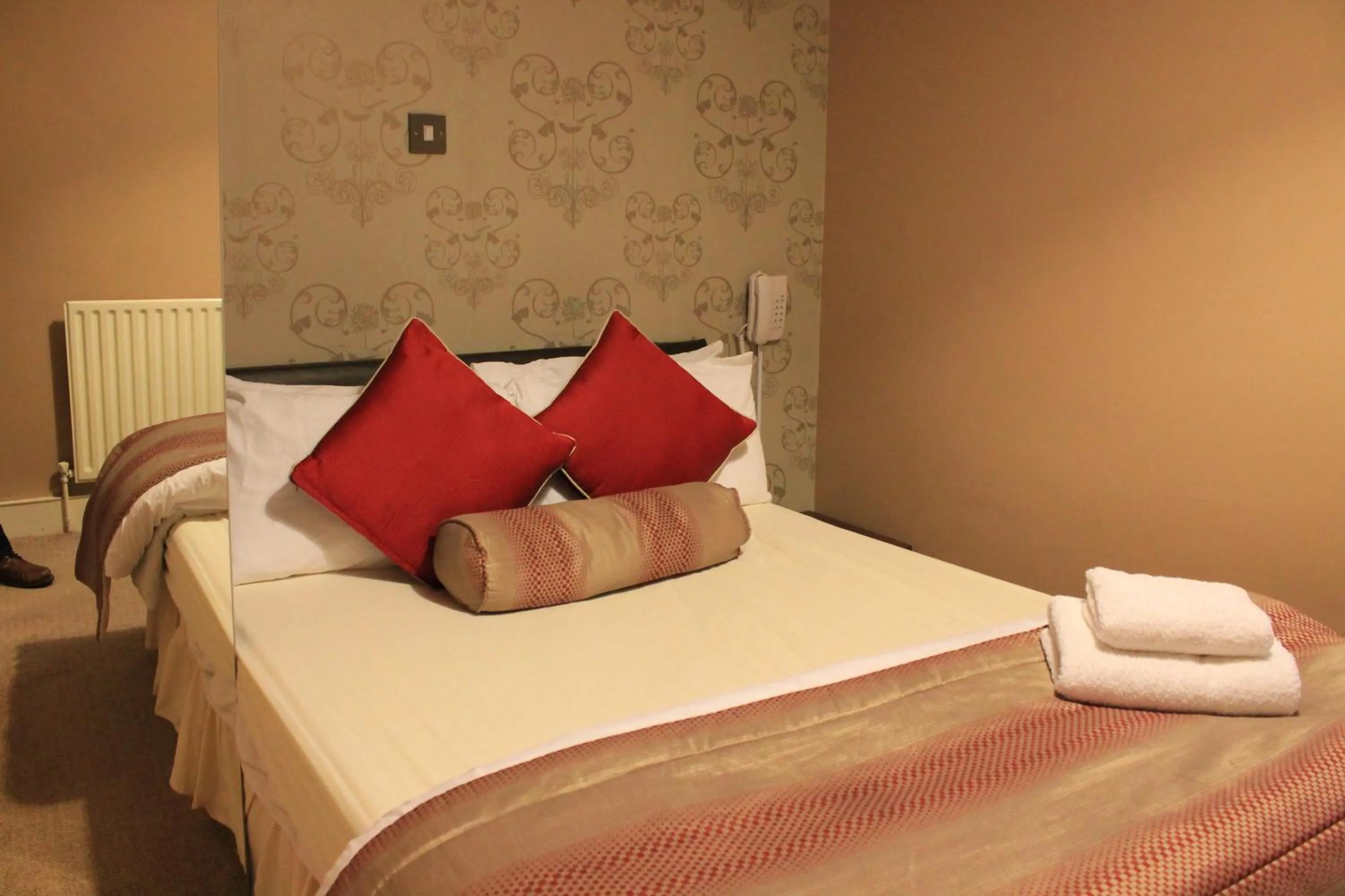 Bed in Skylark Guest House