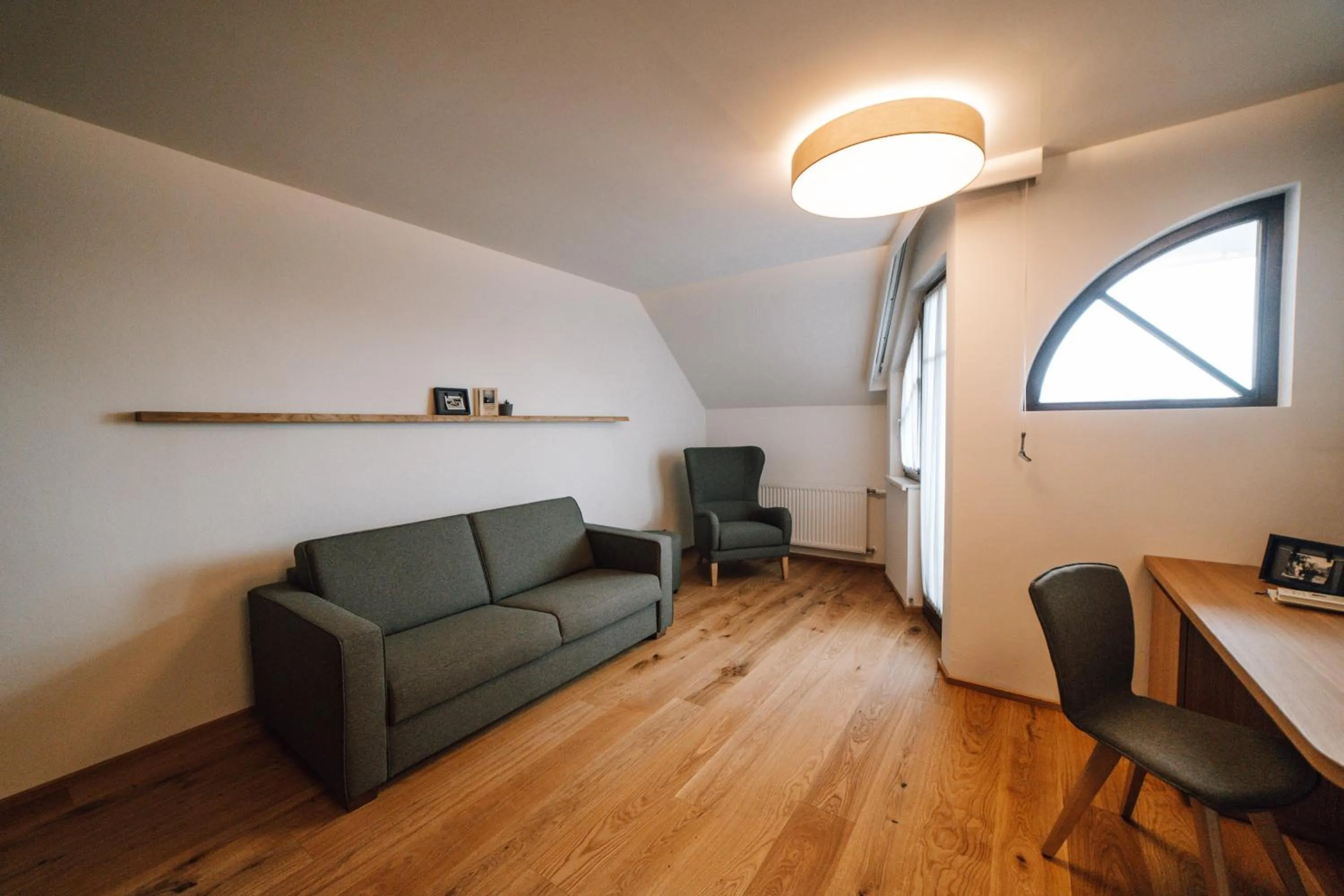 Seating area in Mein Hotel Fast