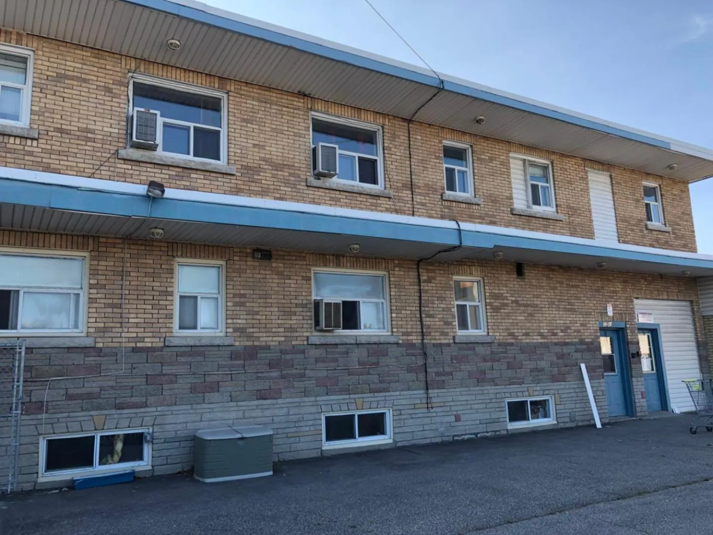 Property building in Niagara Inn