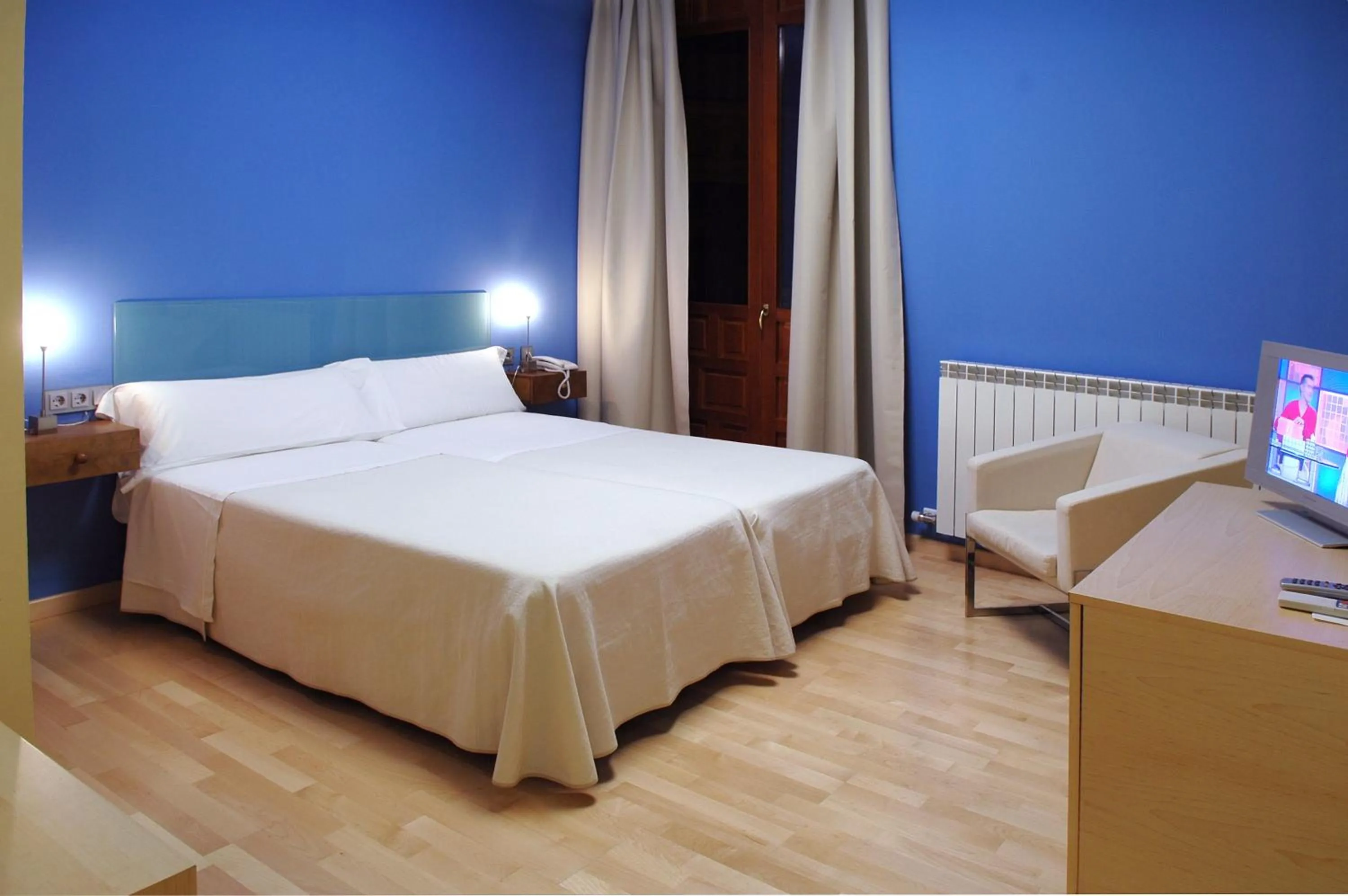 Photo of the whole room, Bed in La Merced de la Concordia