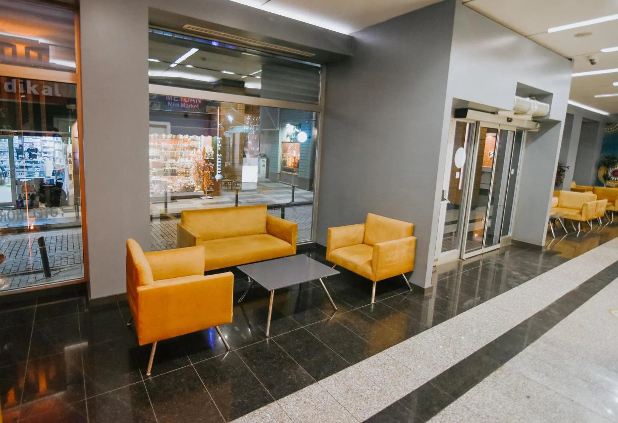 Seating area in Horon Hotel