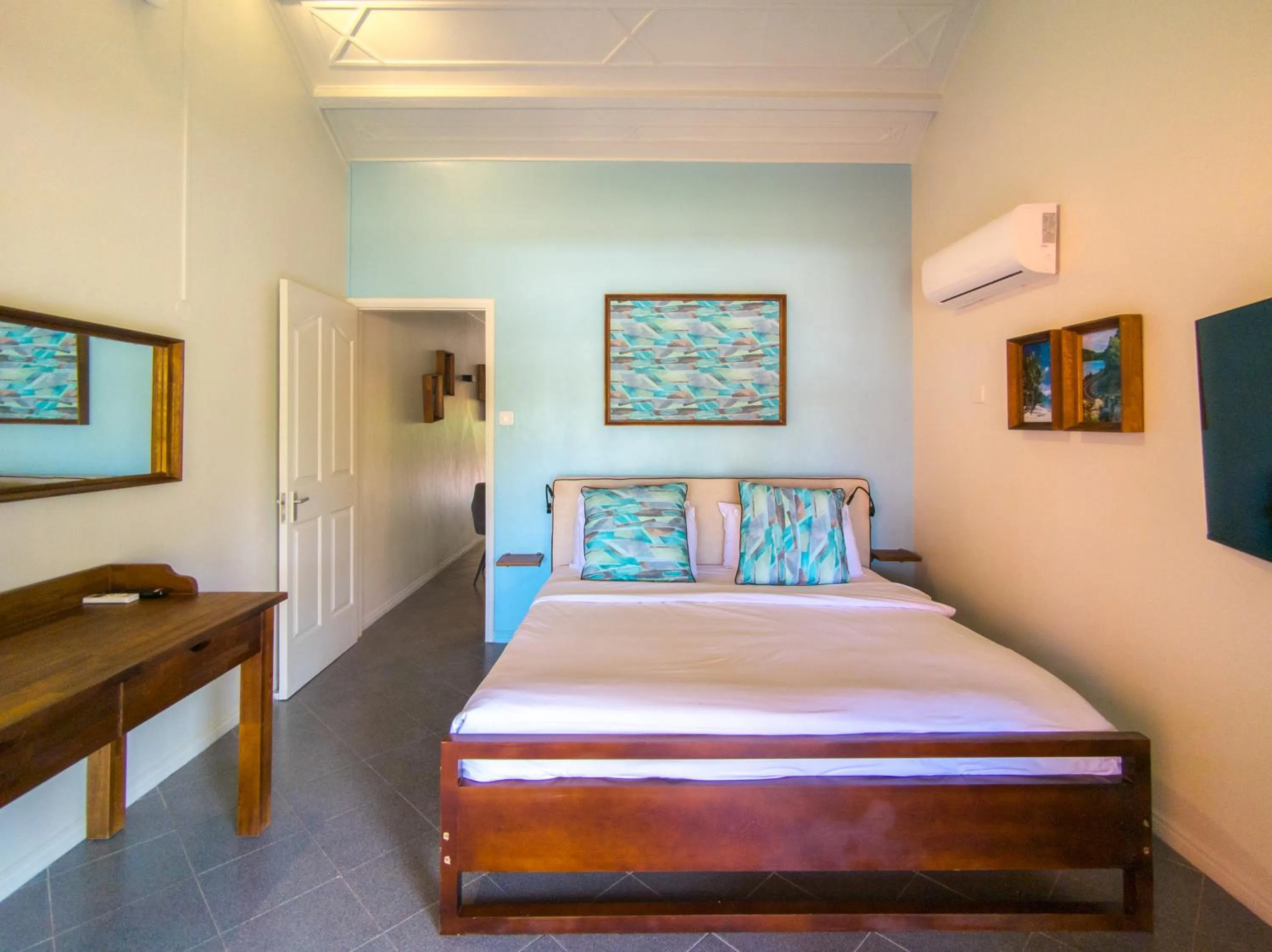 Bedroom in Flowers of Paradise