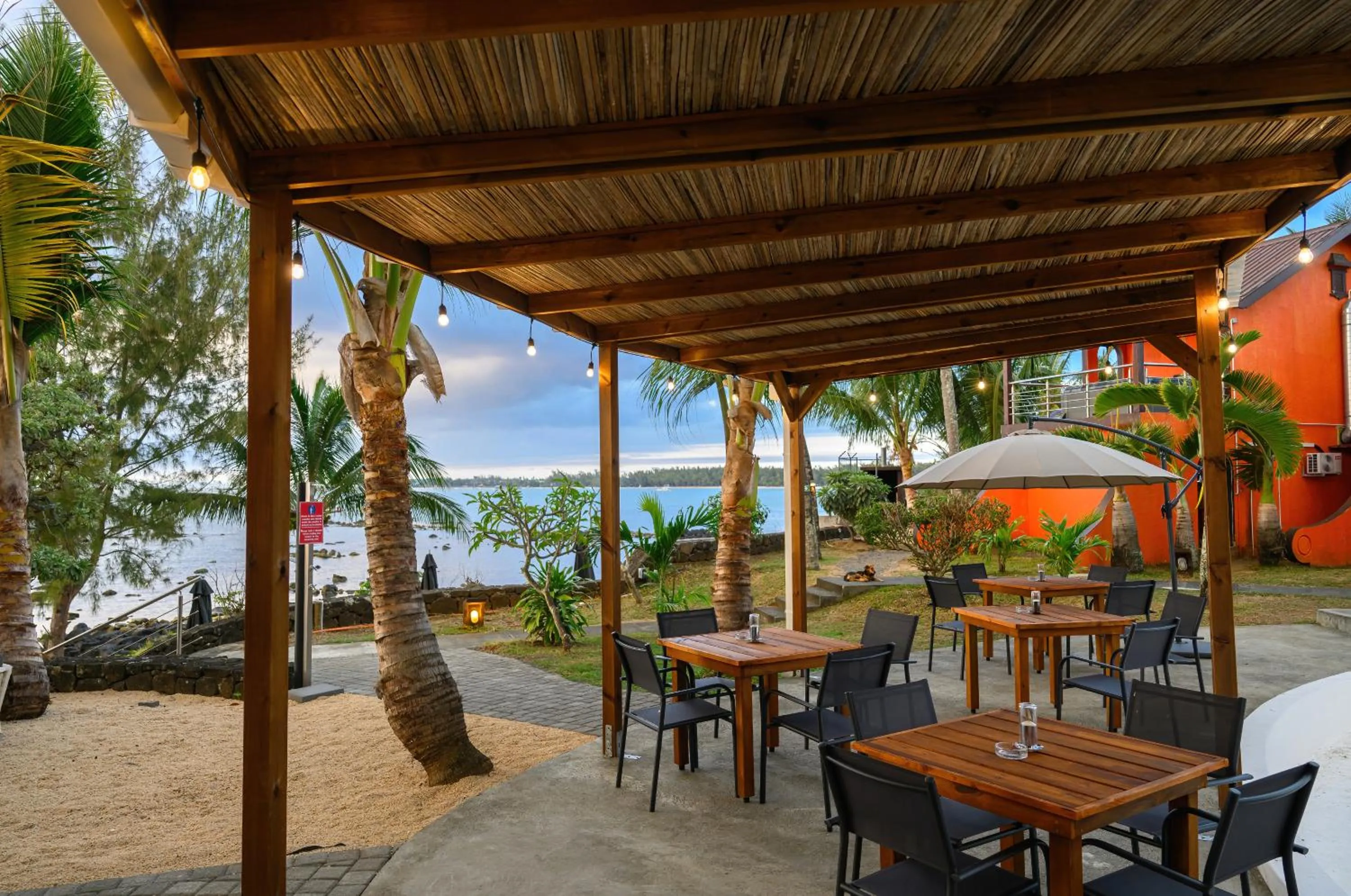 Restaurant/places to eat in Flowers of Paradise