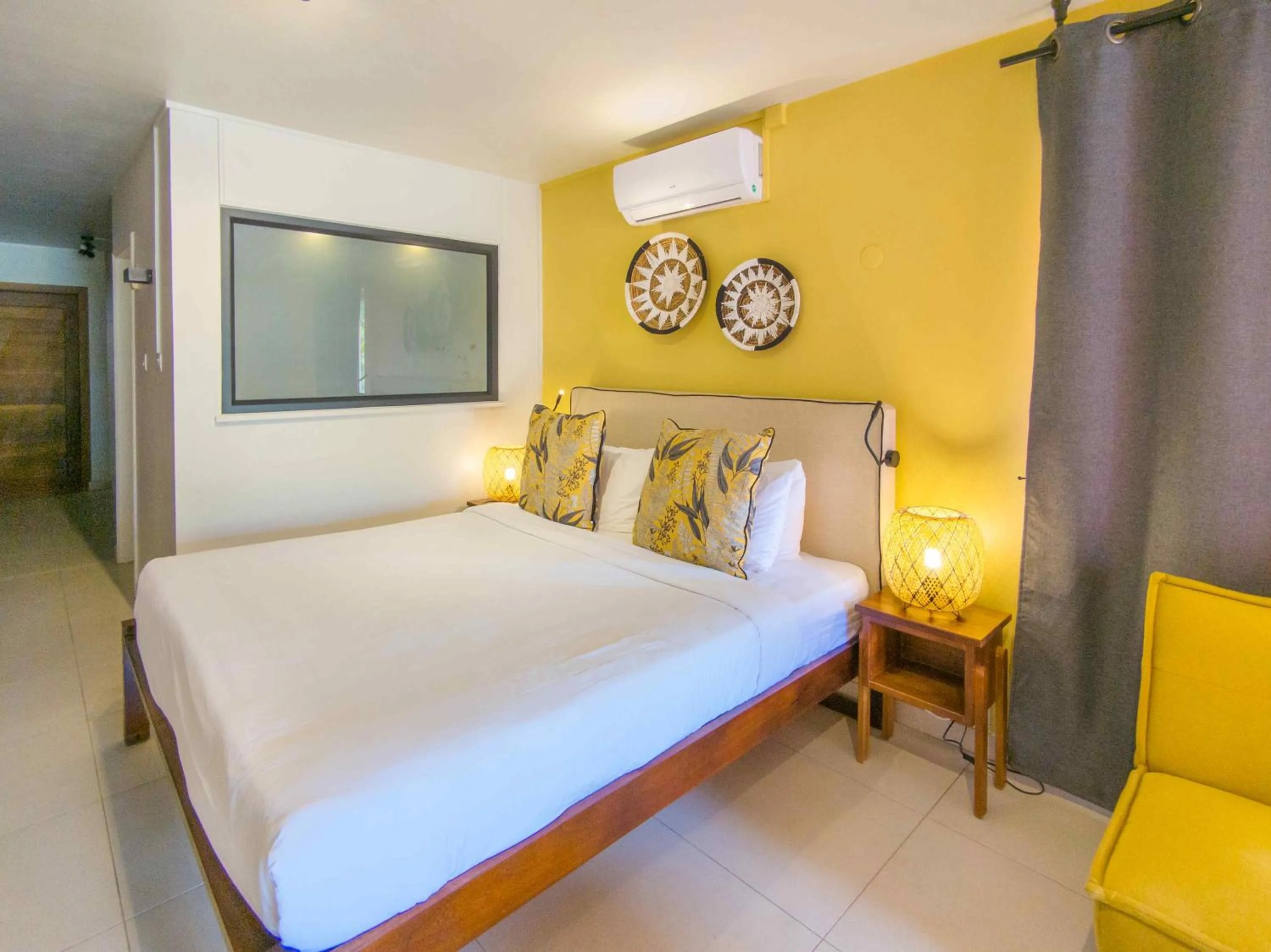 Bedroom in Flowers of Paradise