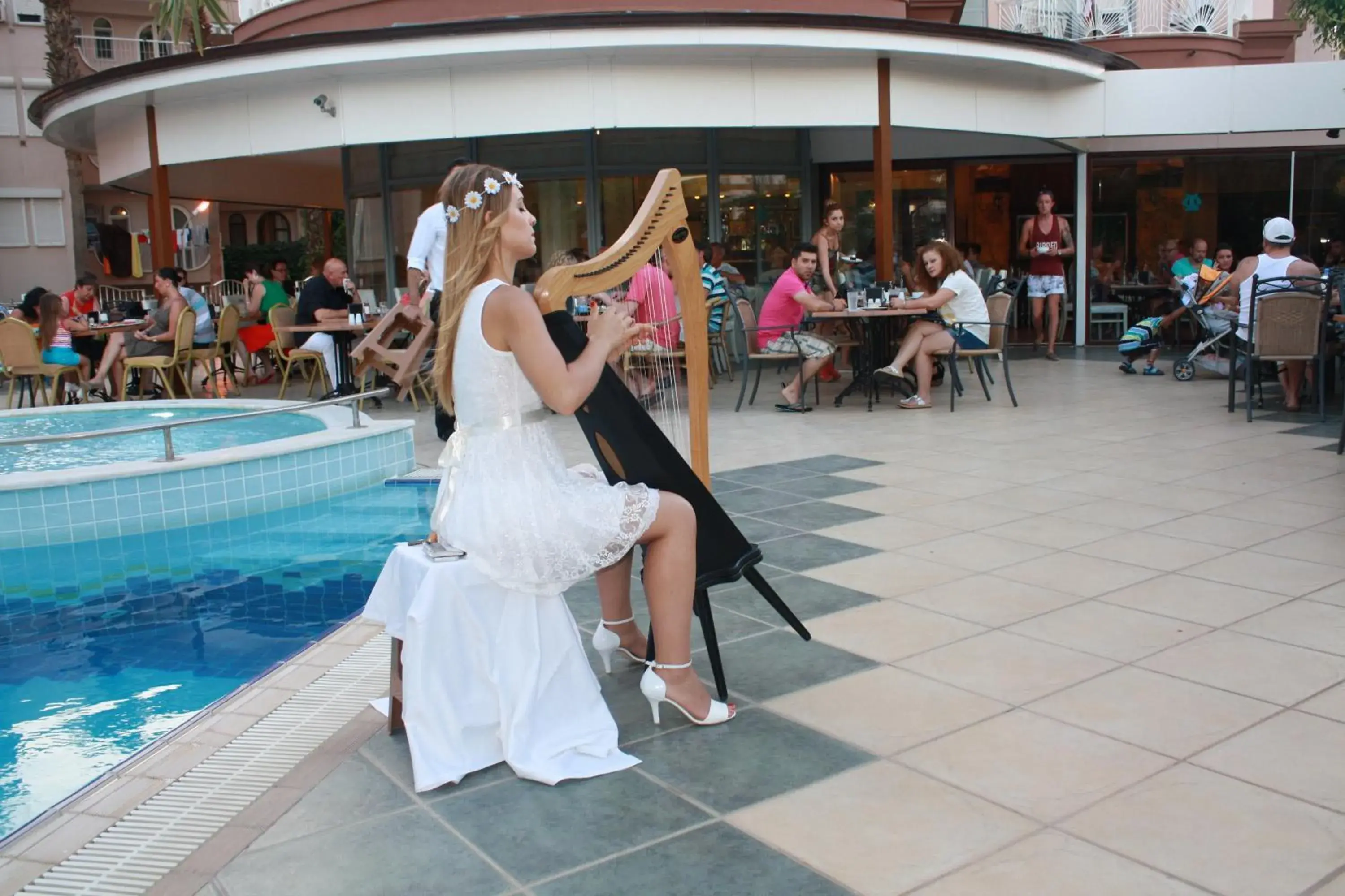 Restaurant/places to eat in Romance Beach Hotel Restaurant/places to eat in Romance Beach Hotel