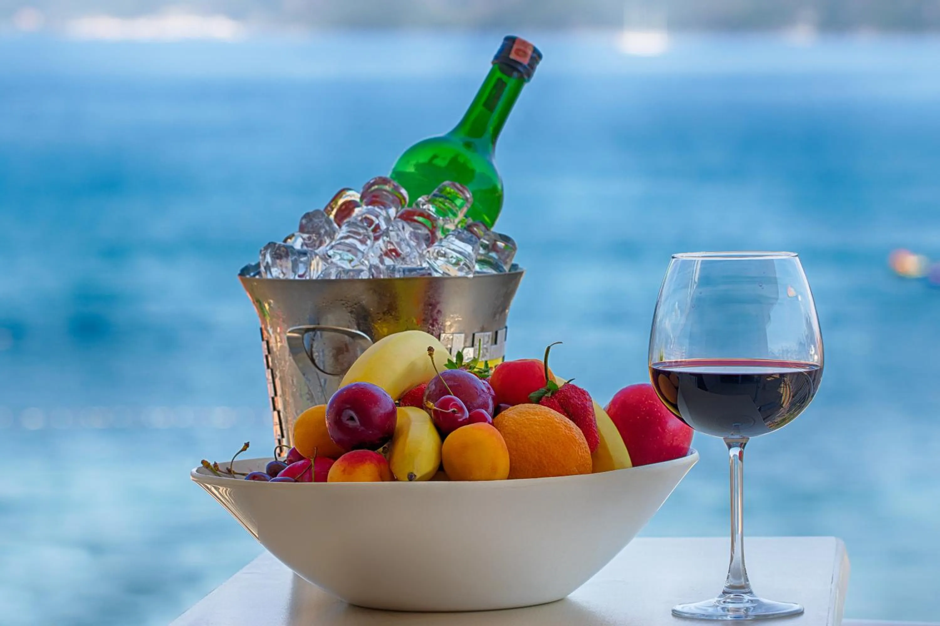 Food and drinks in Romance Beach Hotel