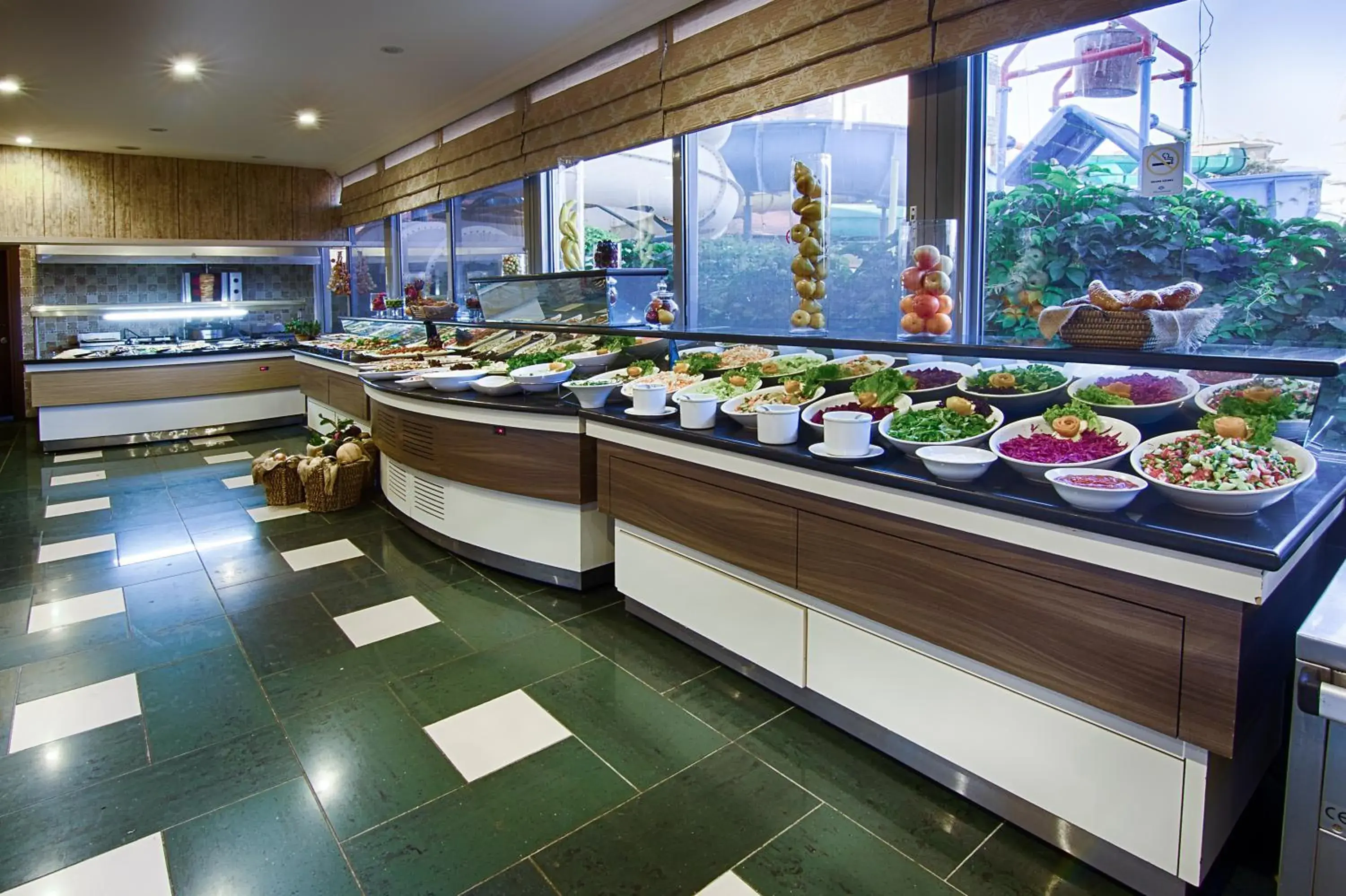 Food and drinks in Romance Beach Hotel Food and drinks in Romance Beach Hotel