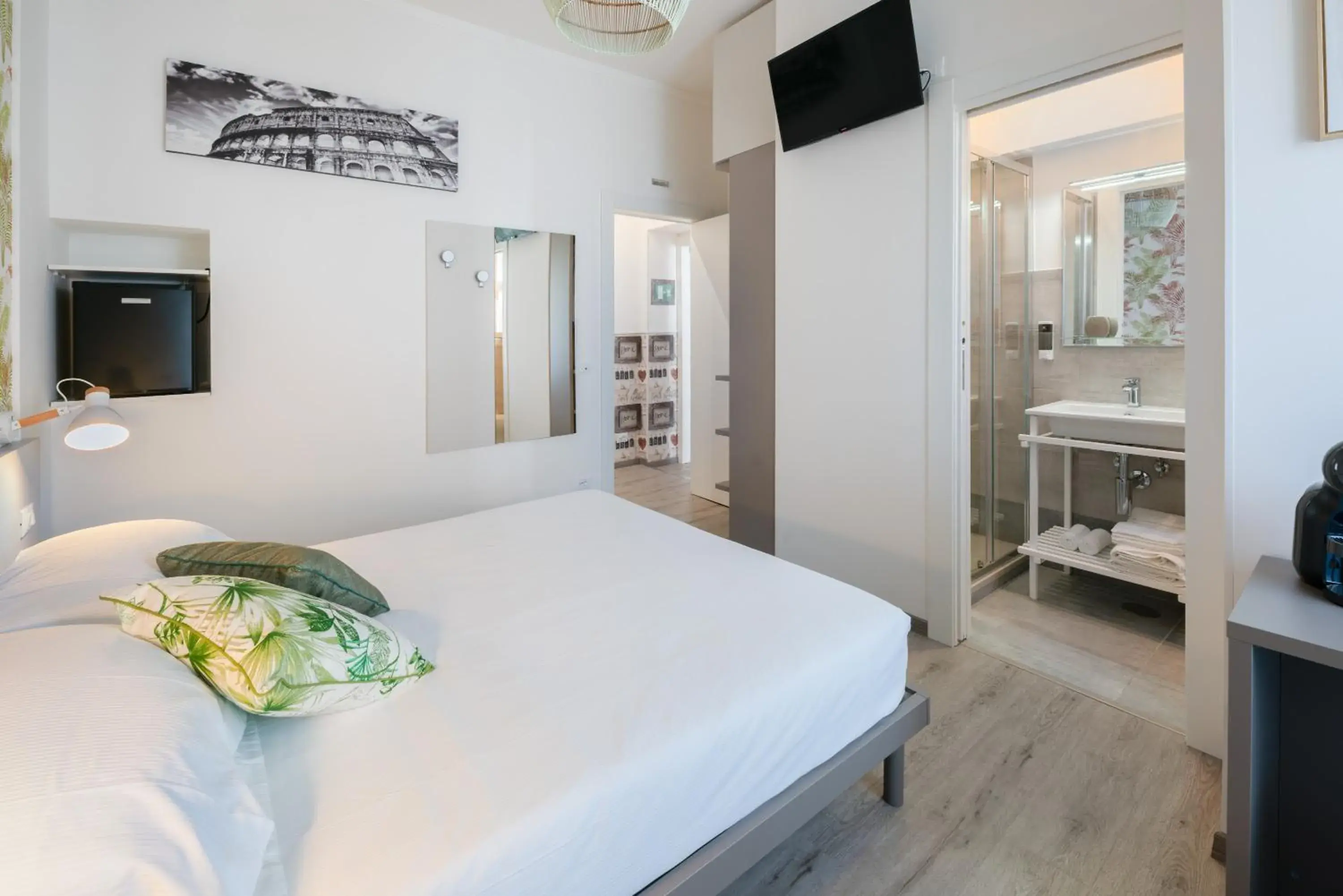 Double Room with Private Bathroom in Lele Rooms San Lorenzo Double Room with Private Bathroom in Lele Rooms San Lorenzo