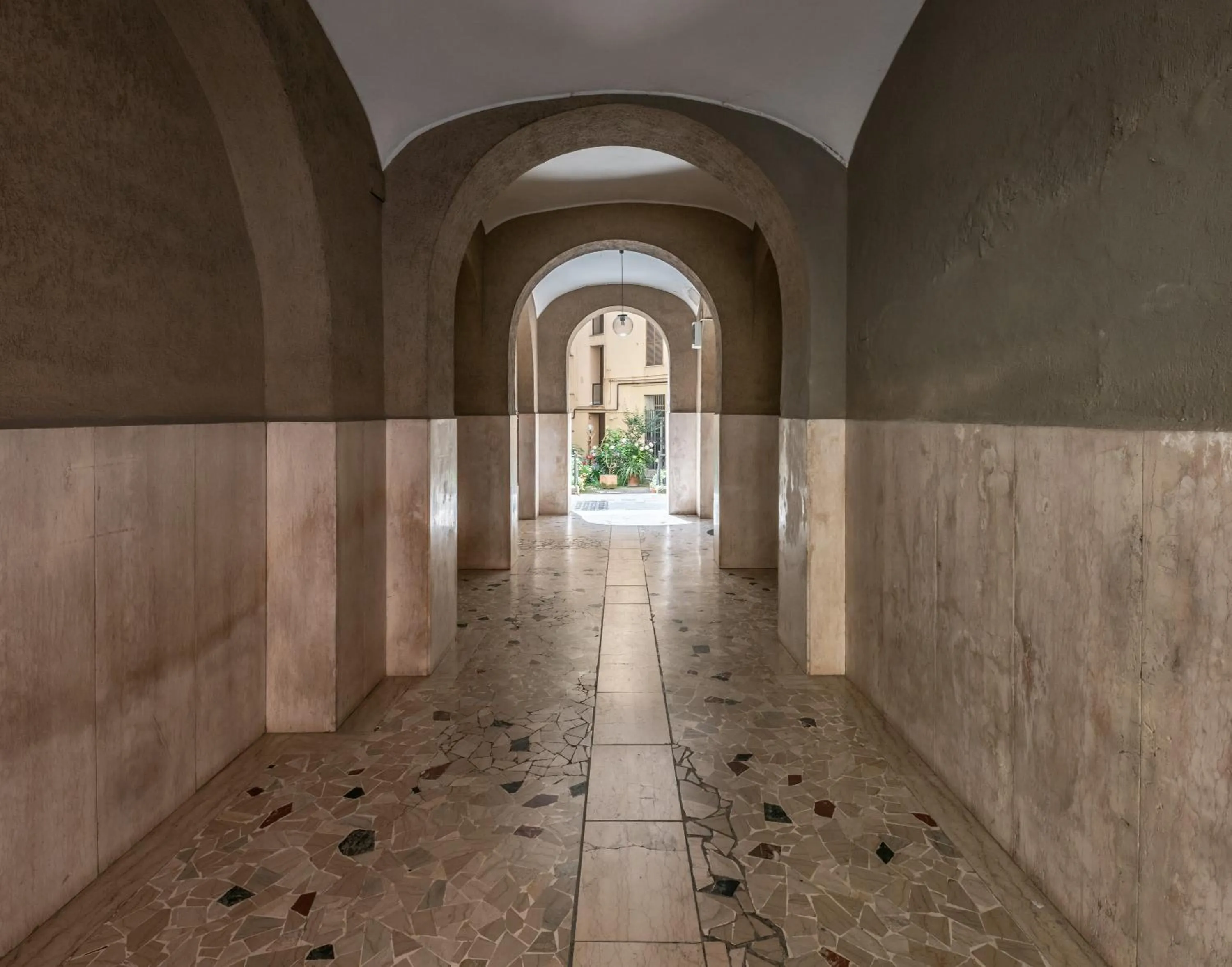 Property building in Lele Rooms San Lorenzo