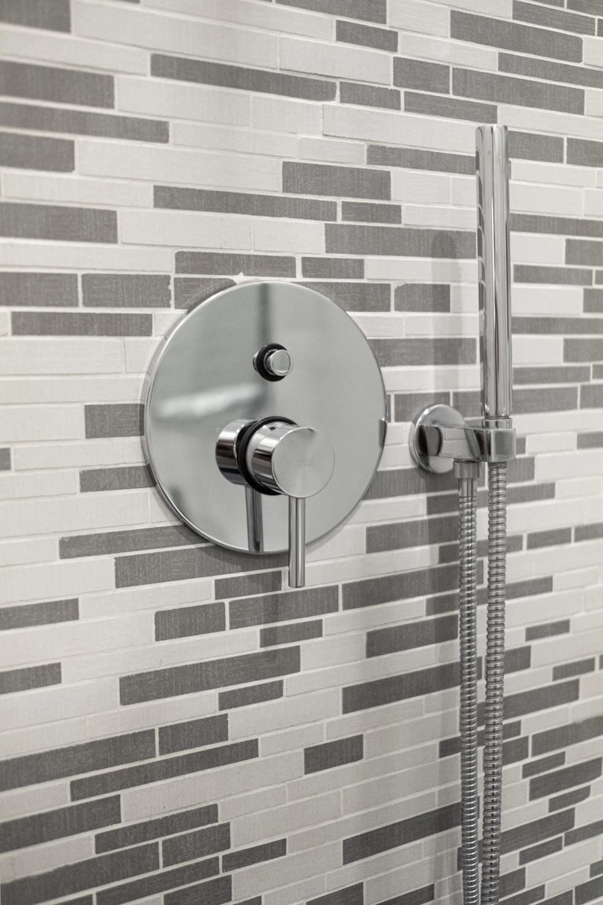 Shower in Lele Rooms San Lorenzo