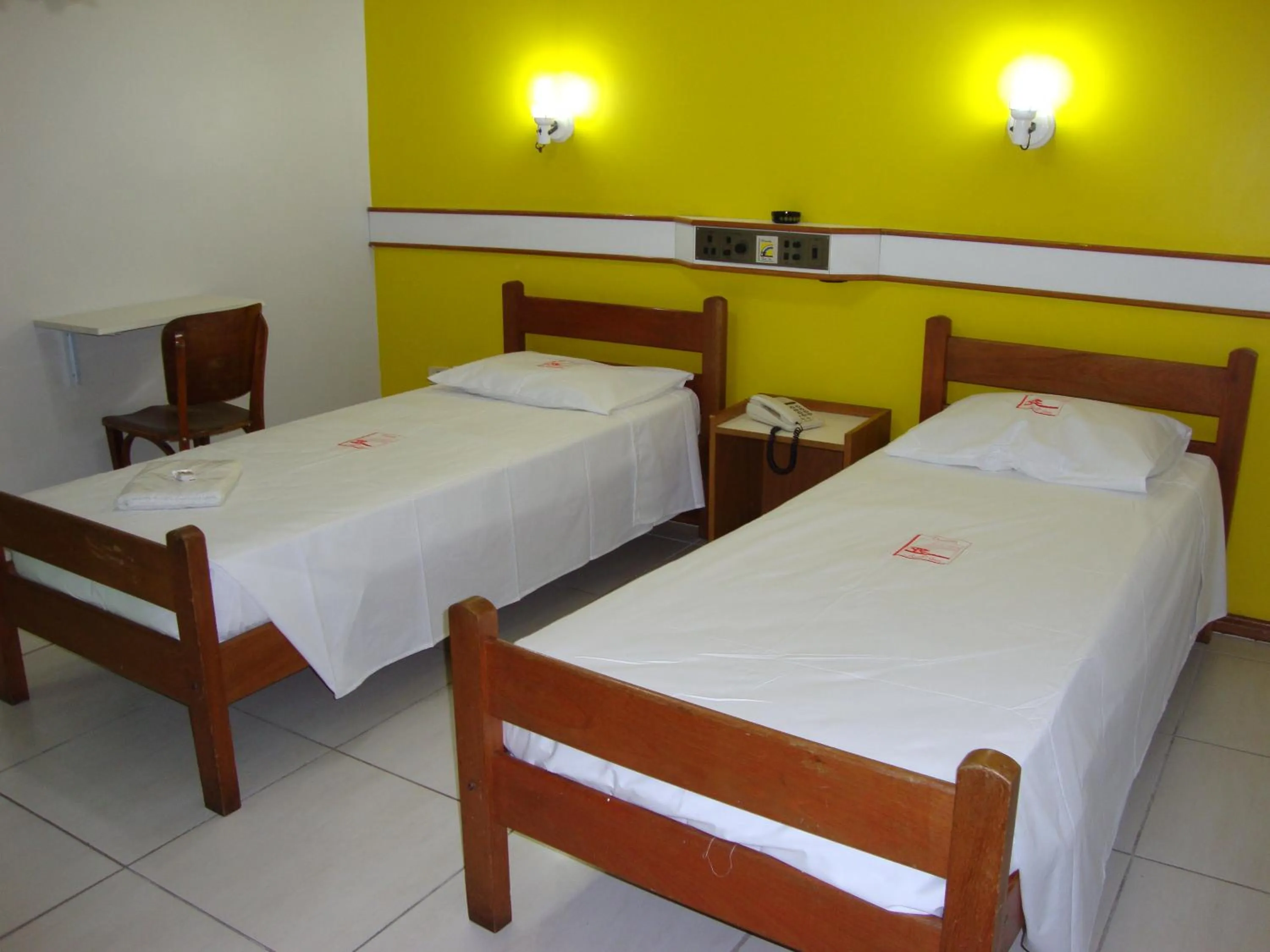 Twin Room with Private Bathroom in Hotel - Pousada do Arco Iris
