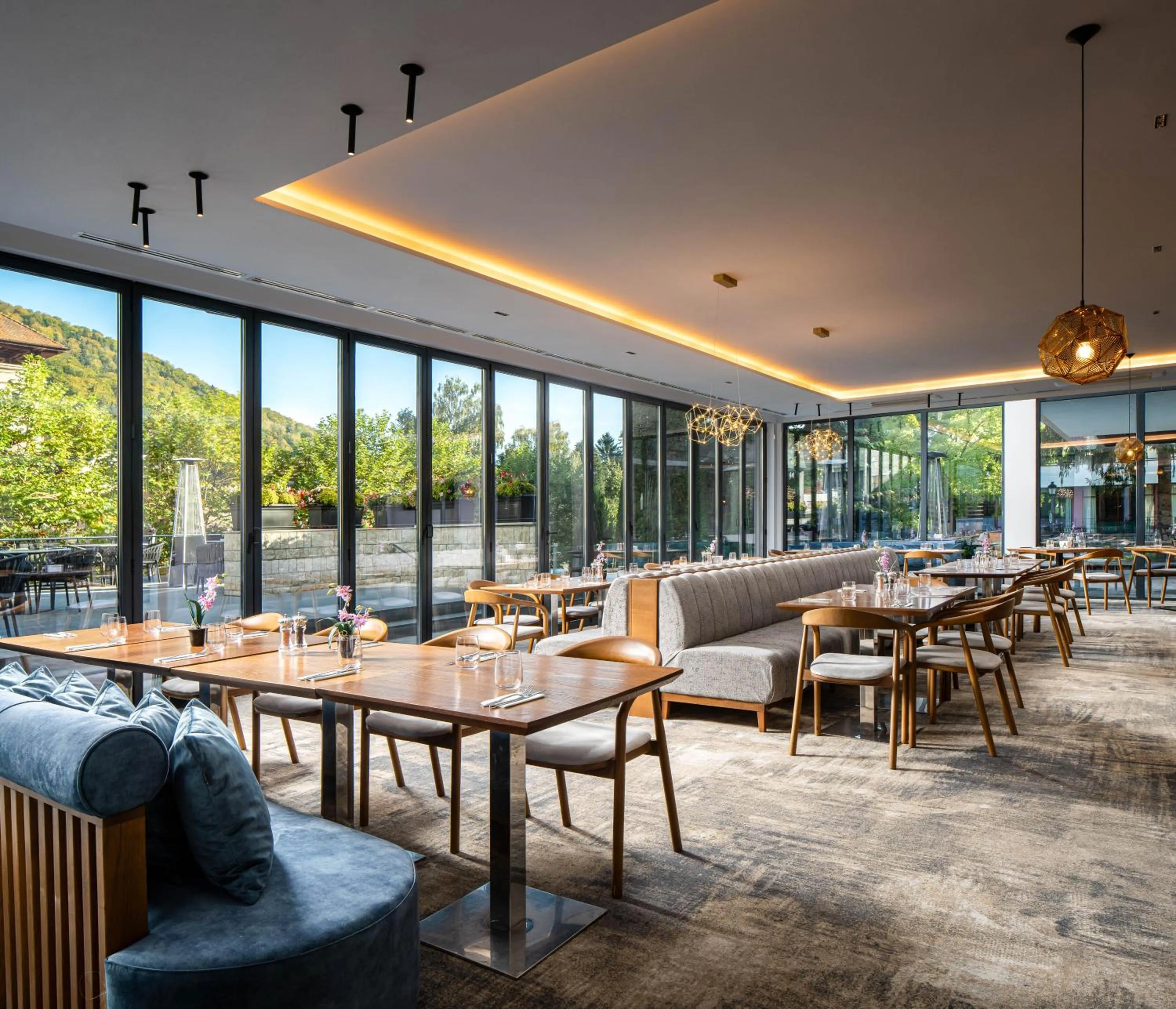 Restaurant/places to eat in Hotel Alexandrion Experience