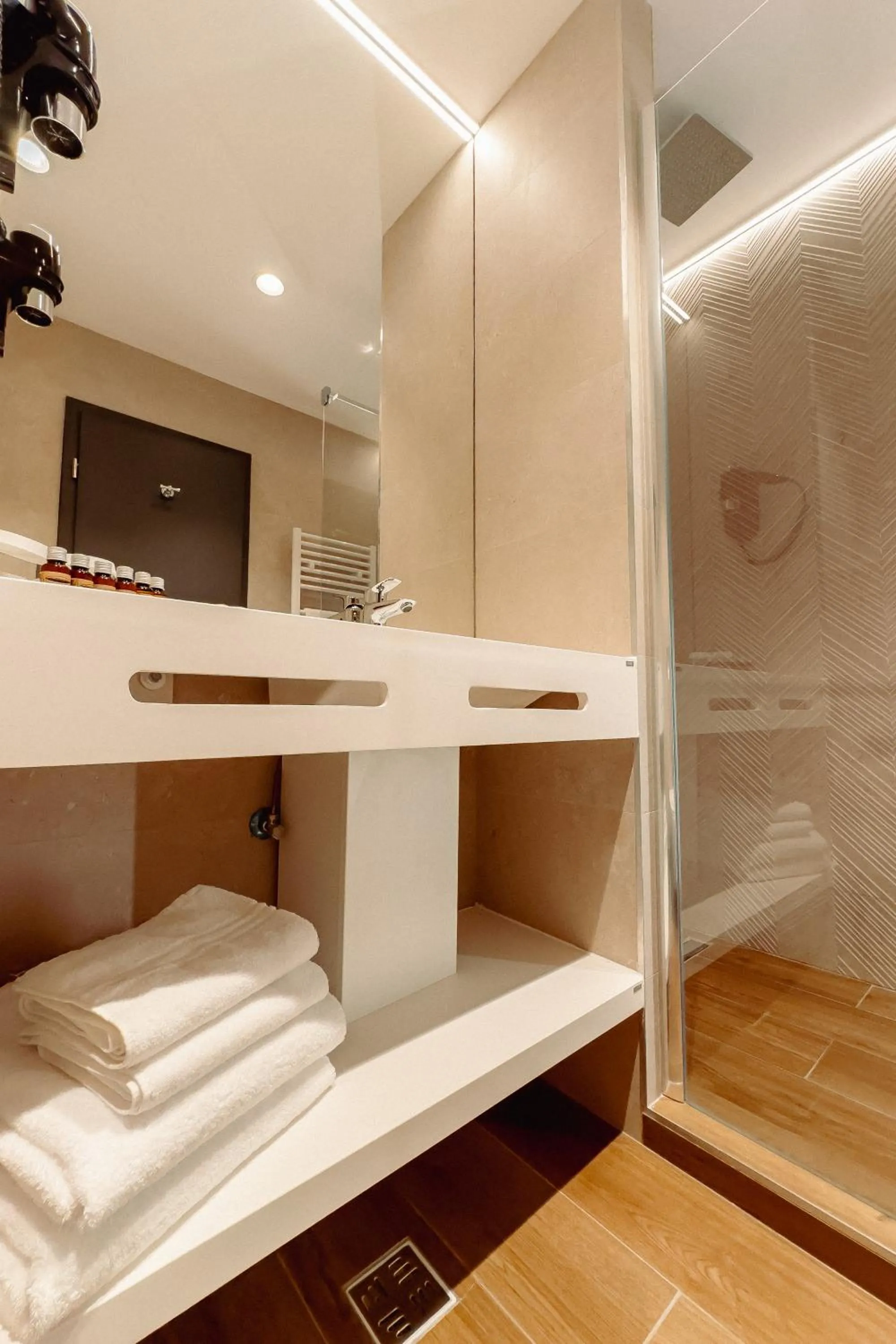 Bathroom, Bed in Hotel Alexandrion Experience