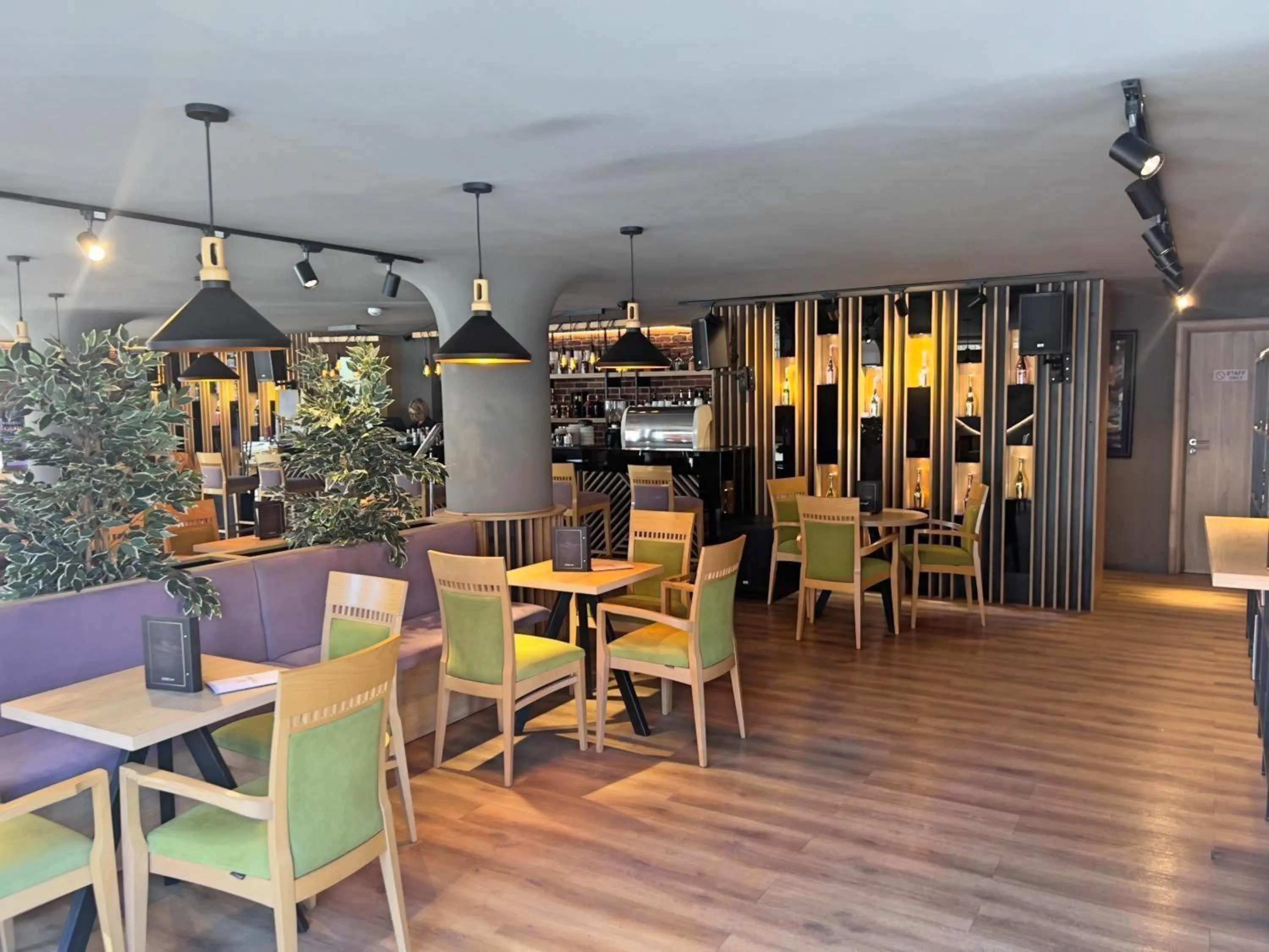 Restaurant/places to eat in Hotel Alexandrion Experience