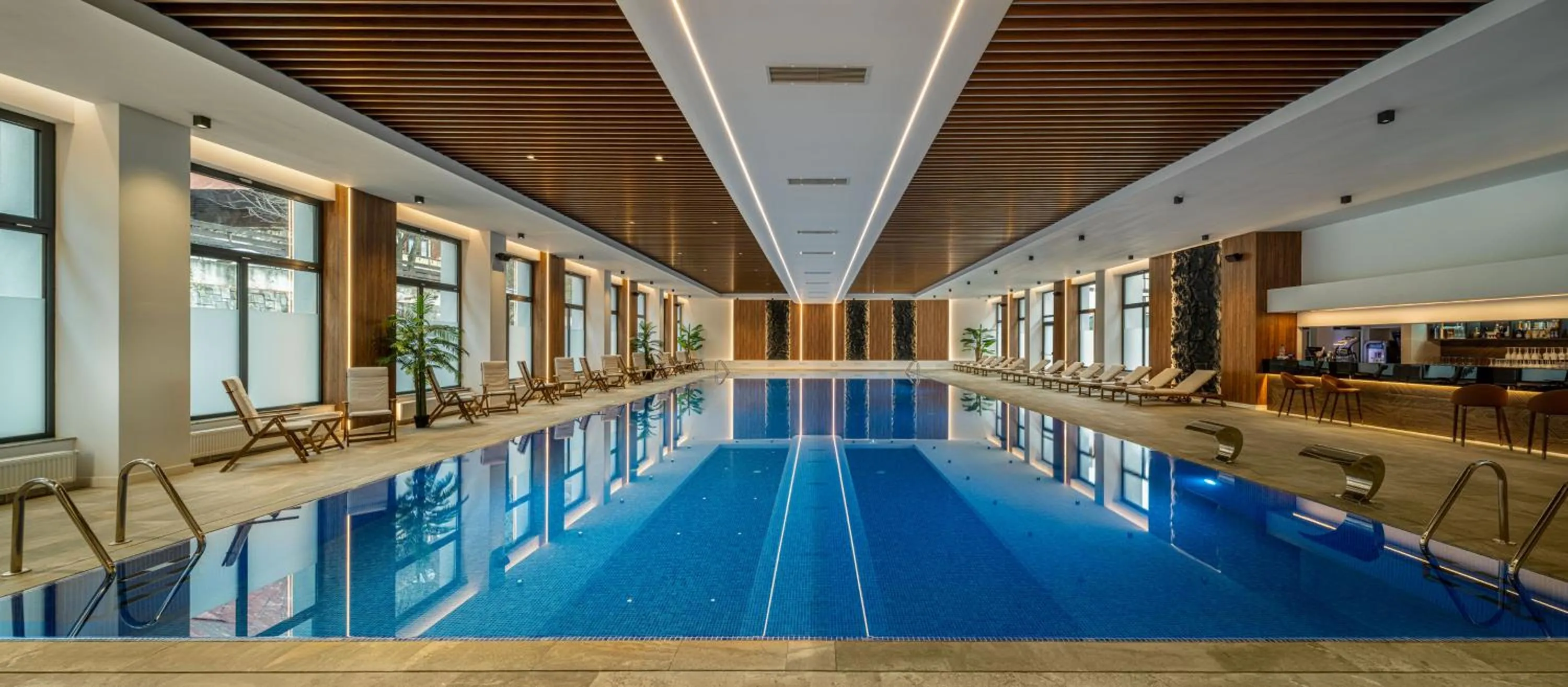 Swimming pool in Hotel Alexandrion Experience