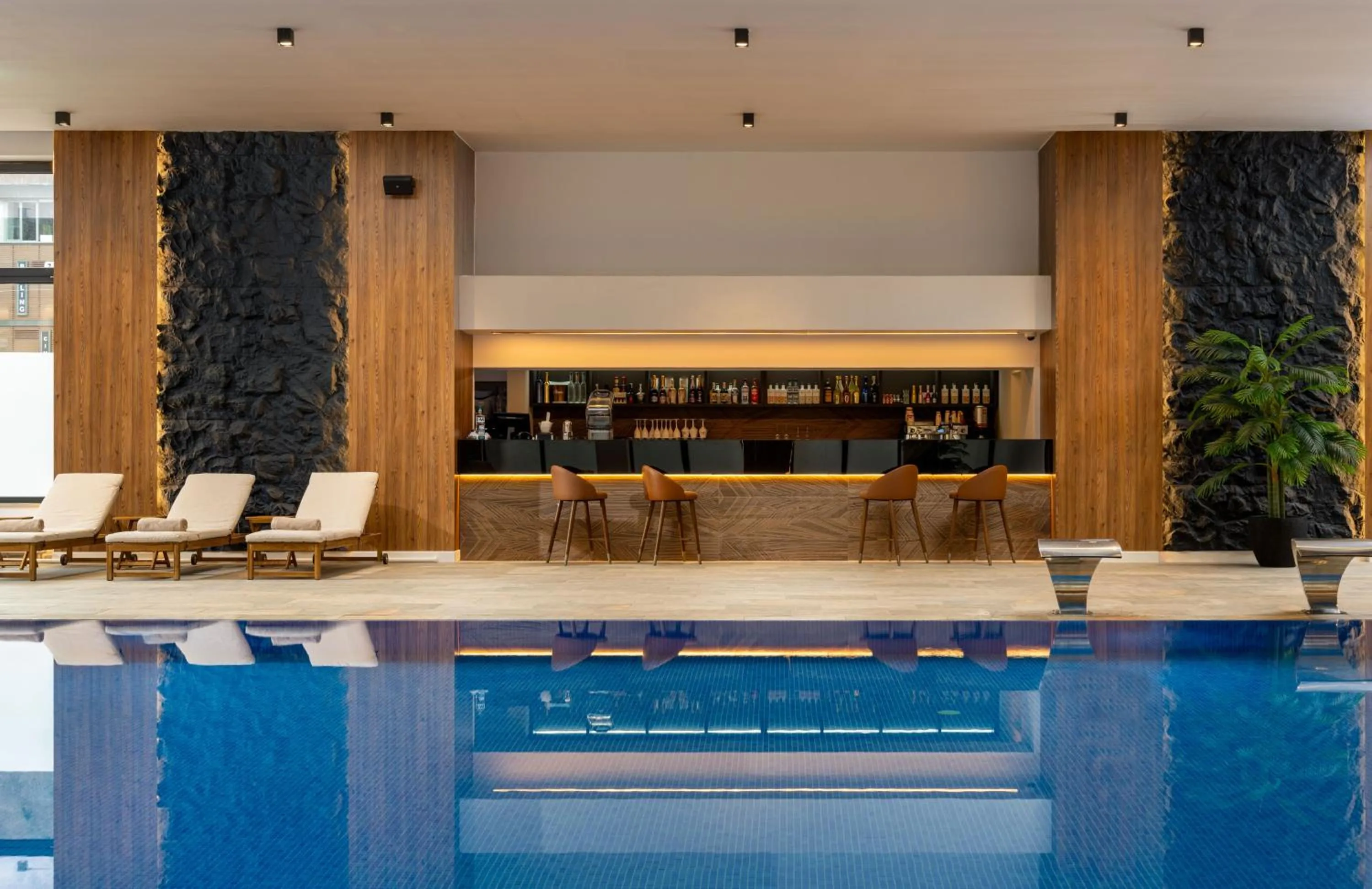Swimming pool in Hotel Alexandrion Experience