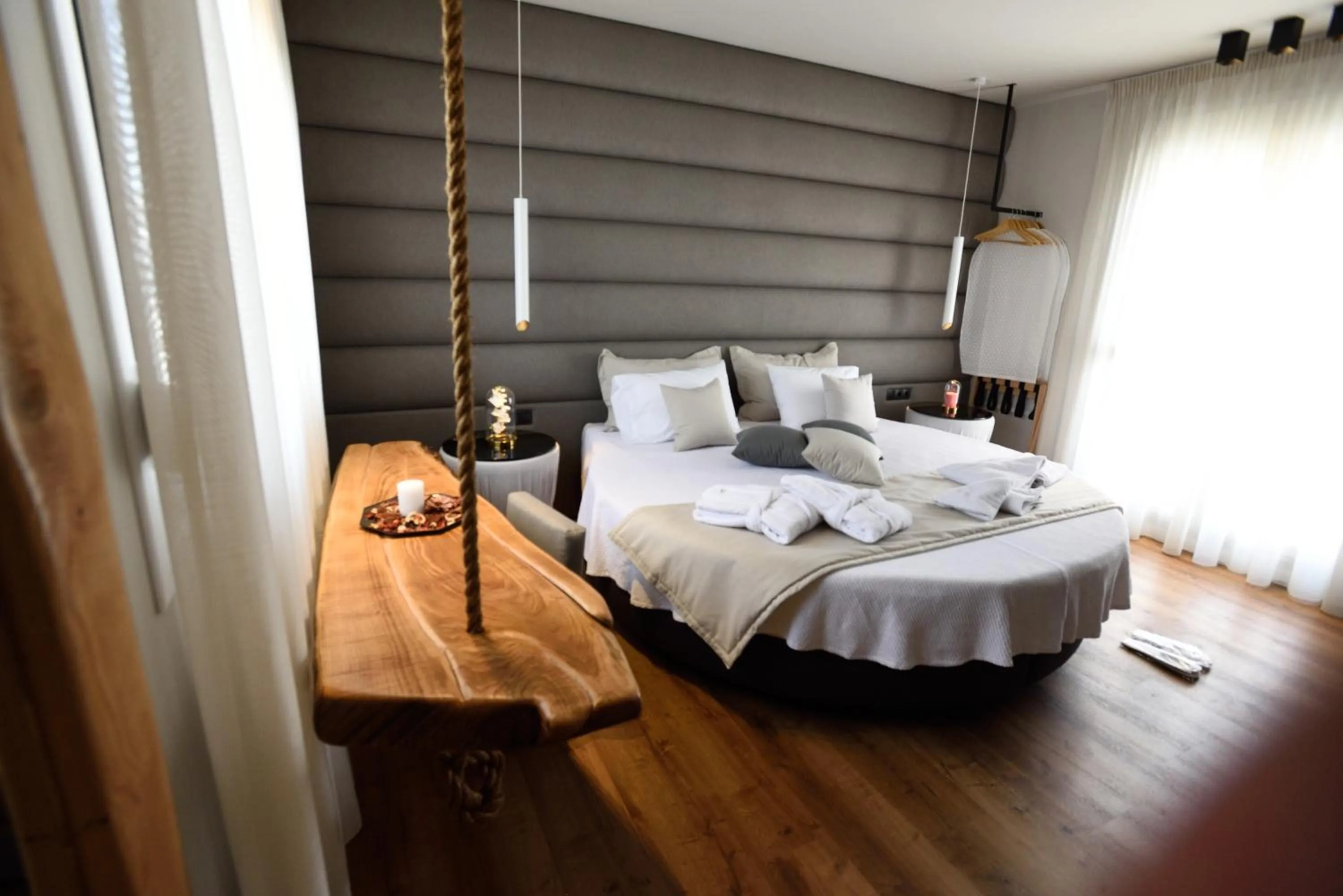 Bed in Magnifique Luxury Suites