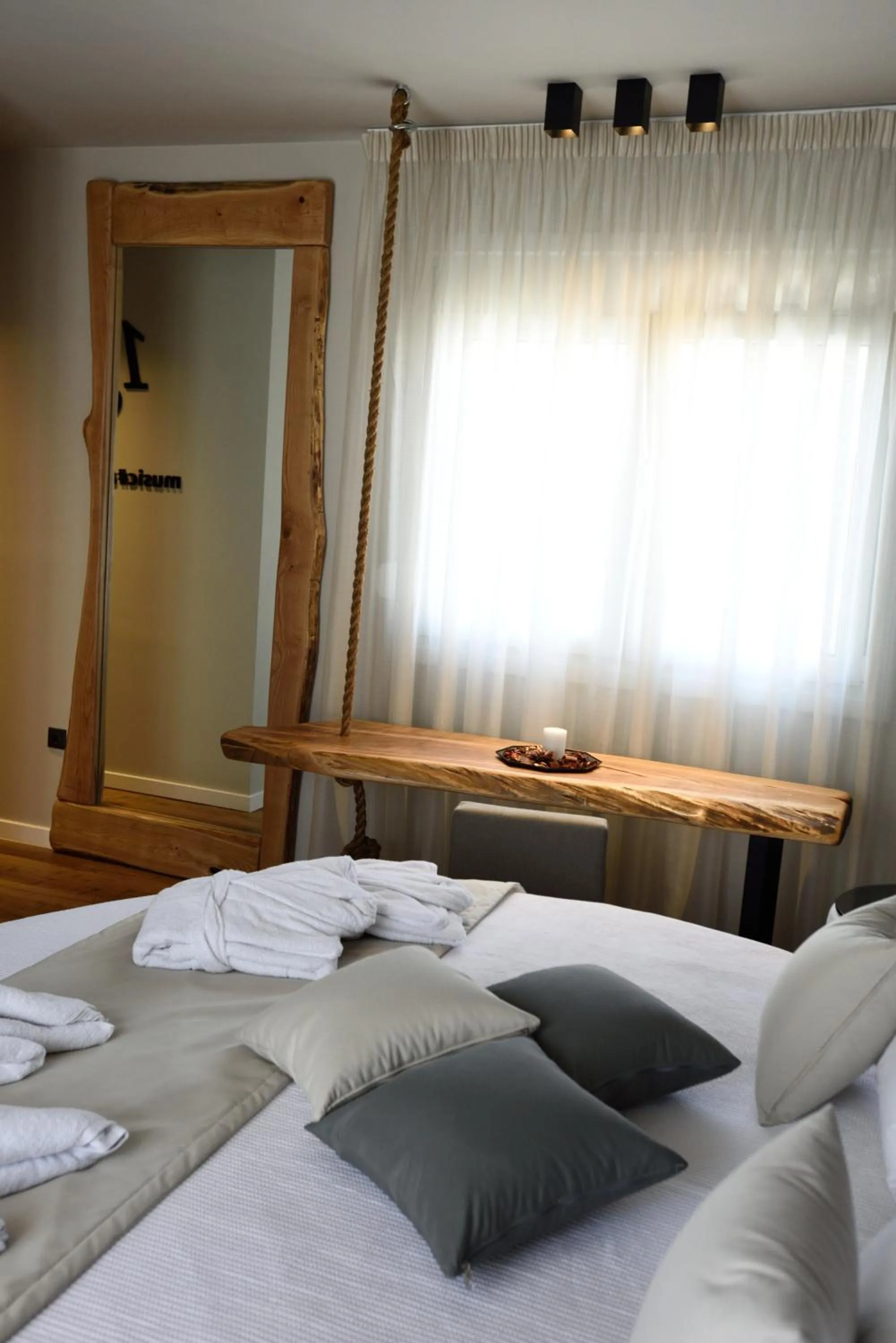 Bed in Magnifique Luxury Suites