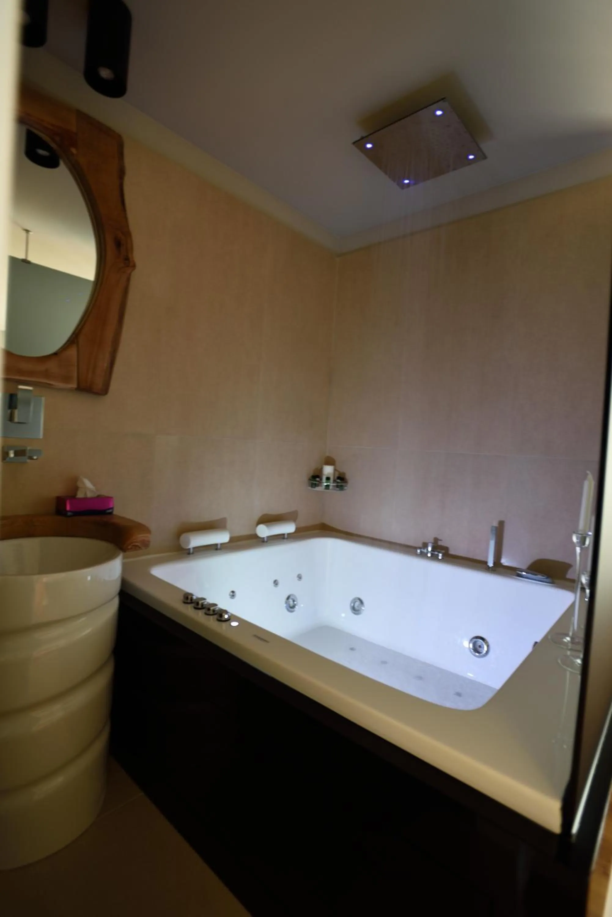 Magnifique Luxury Suites