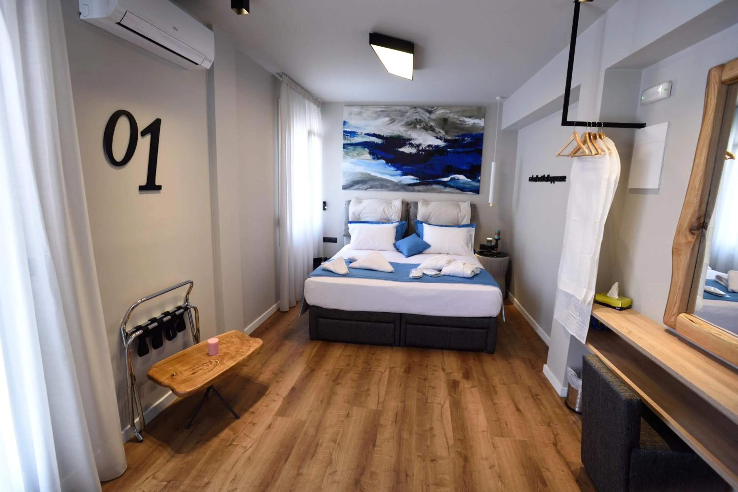 Bed in Magnifique Luxury Suites