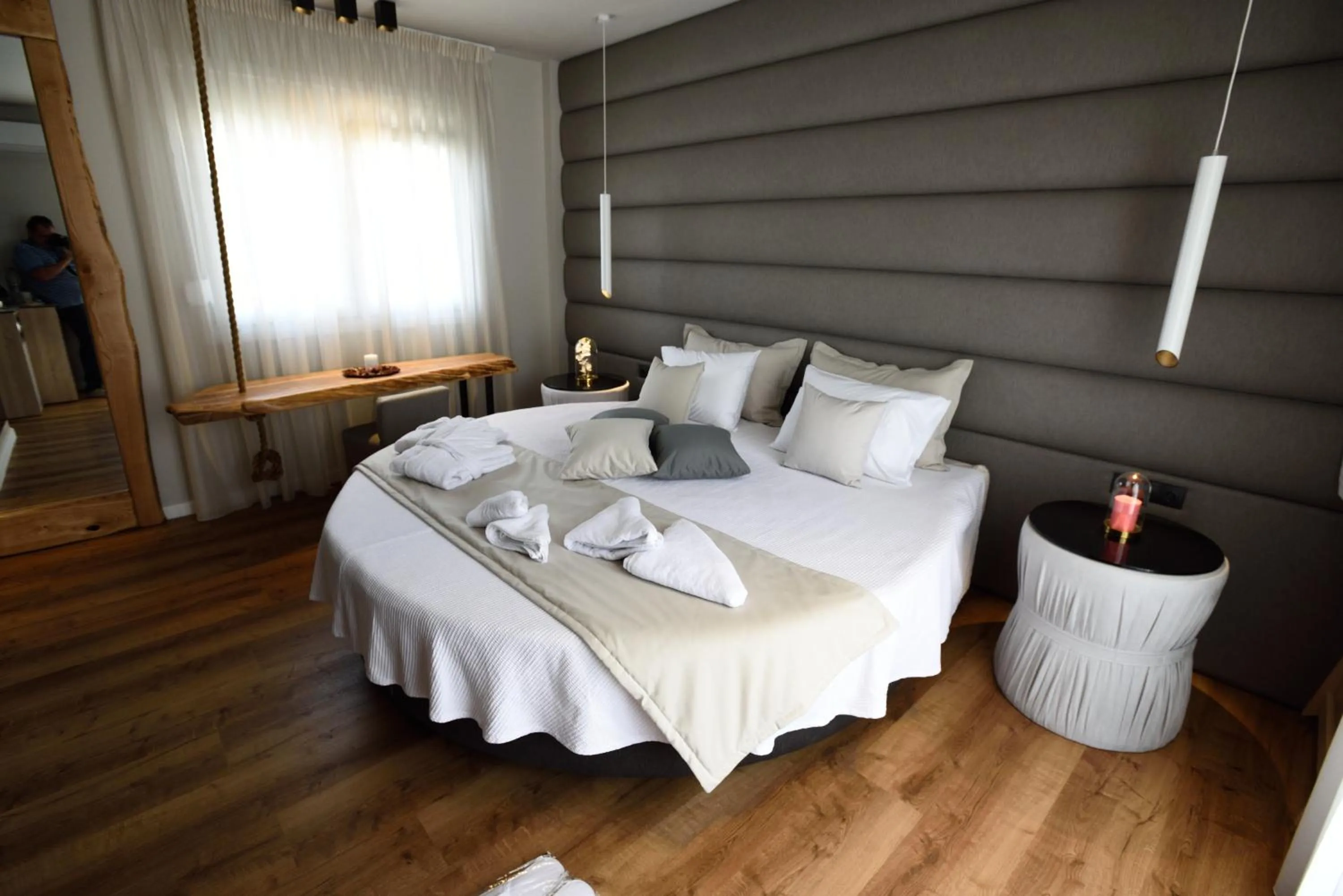 Bed in Magnifique Luxury Suites