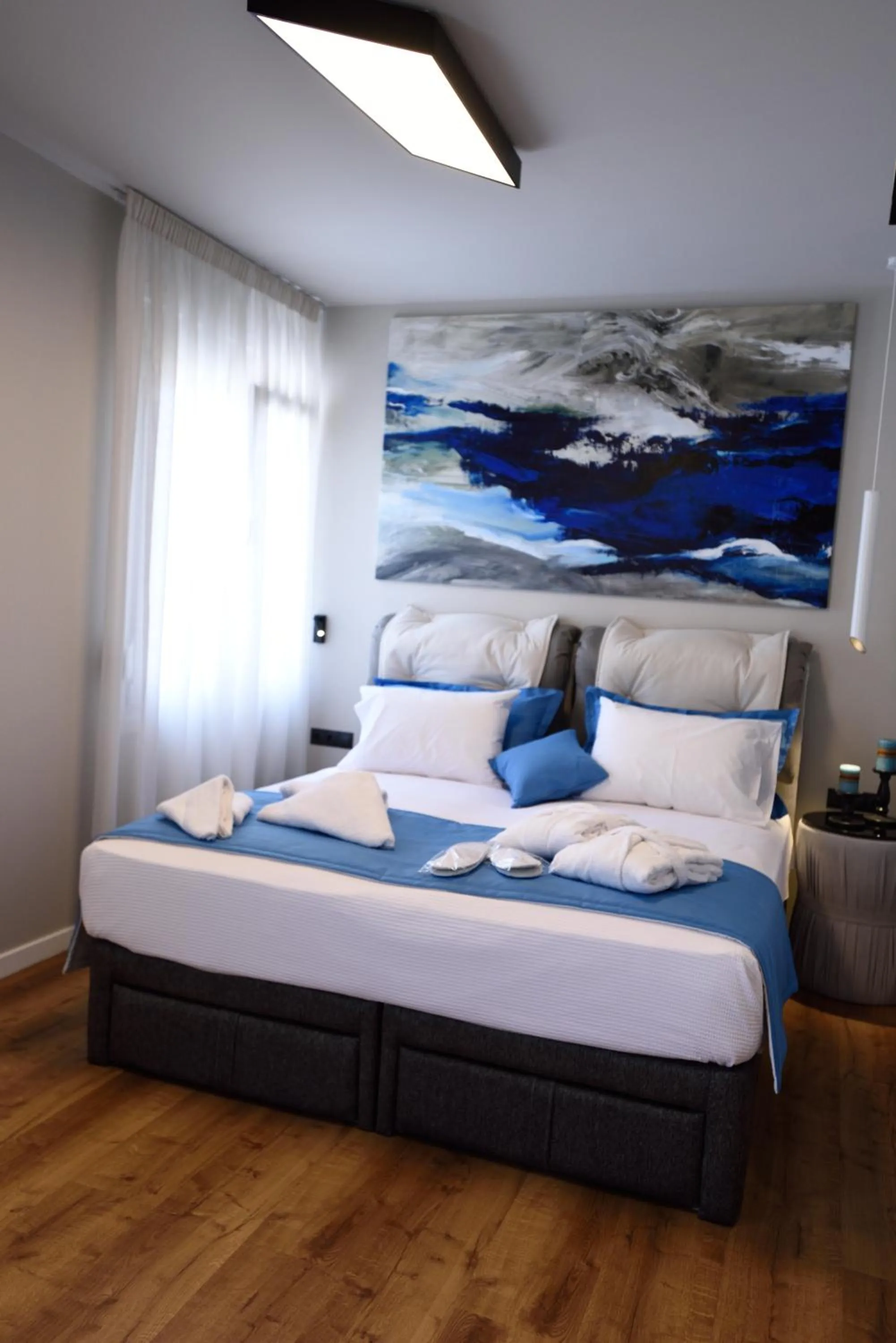 Bed in Magnifique Luxury Suites