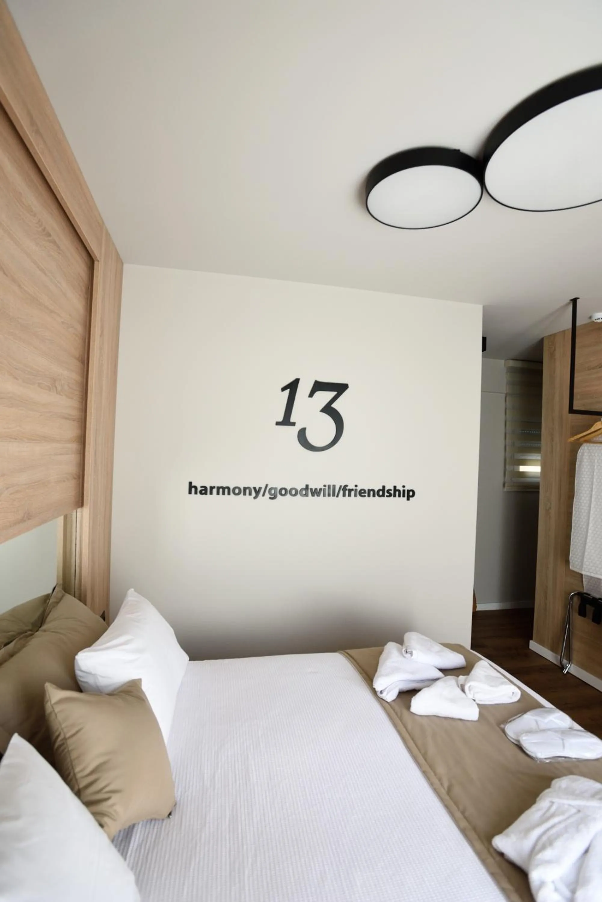 Bed in Magnifique Luxury Suites